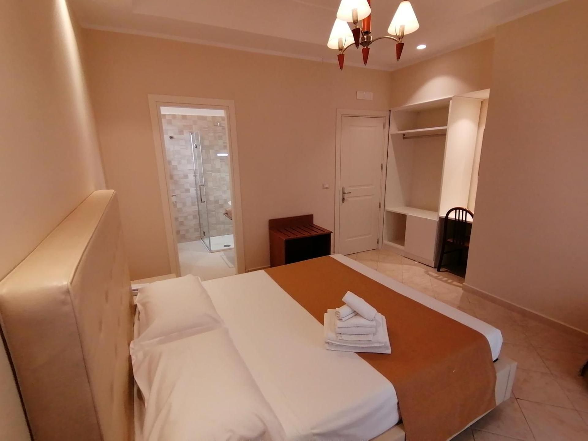 Triple Room with Balcony and Vesuvius View