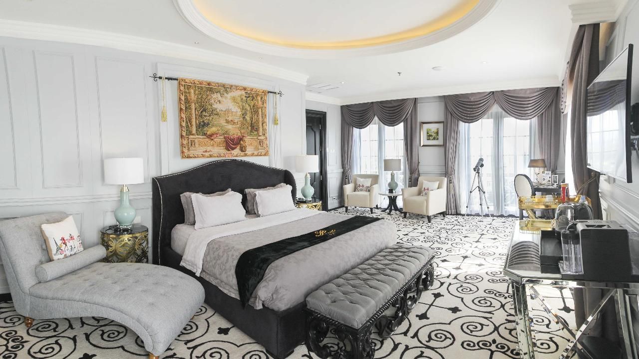 Penthouse Room