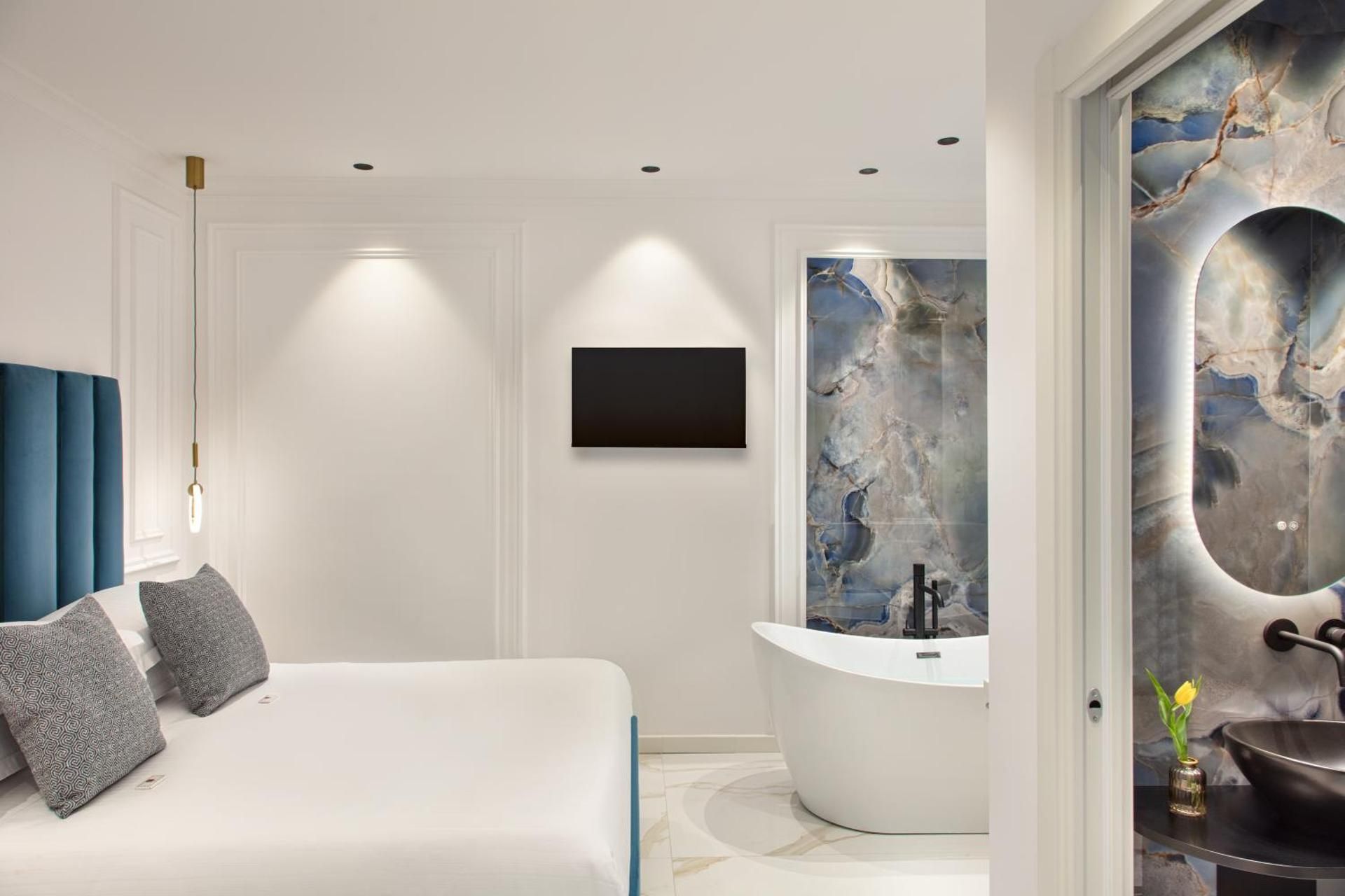 Deluxe One-Bedroom Apartment with Garden View