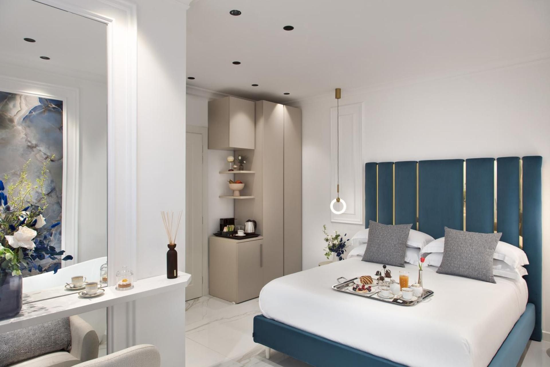 Deluxe One-Bedroom Apartment with Garden View