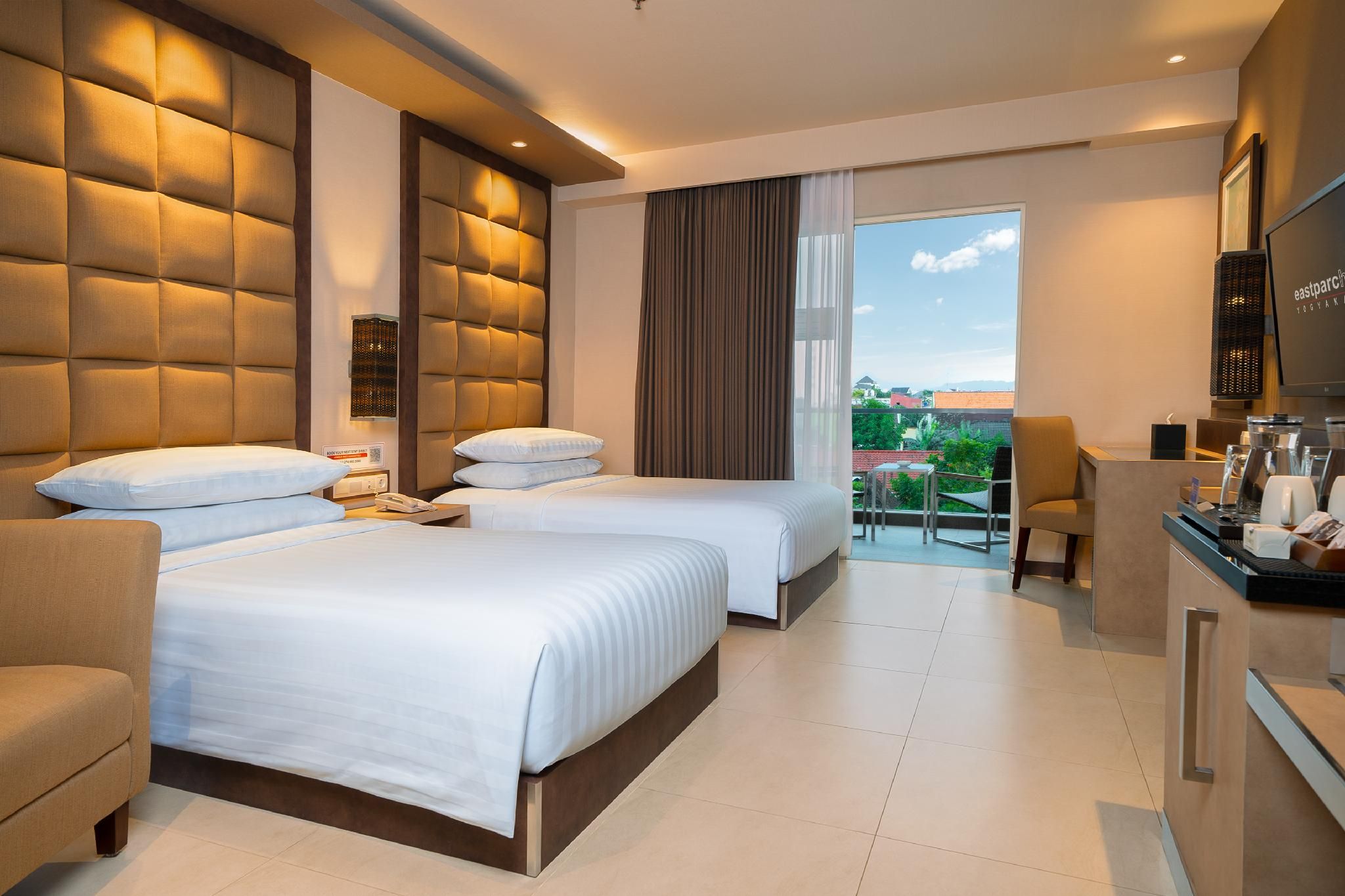 Deluxe Staycation Twin Room With Balcony