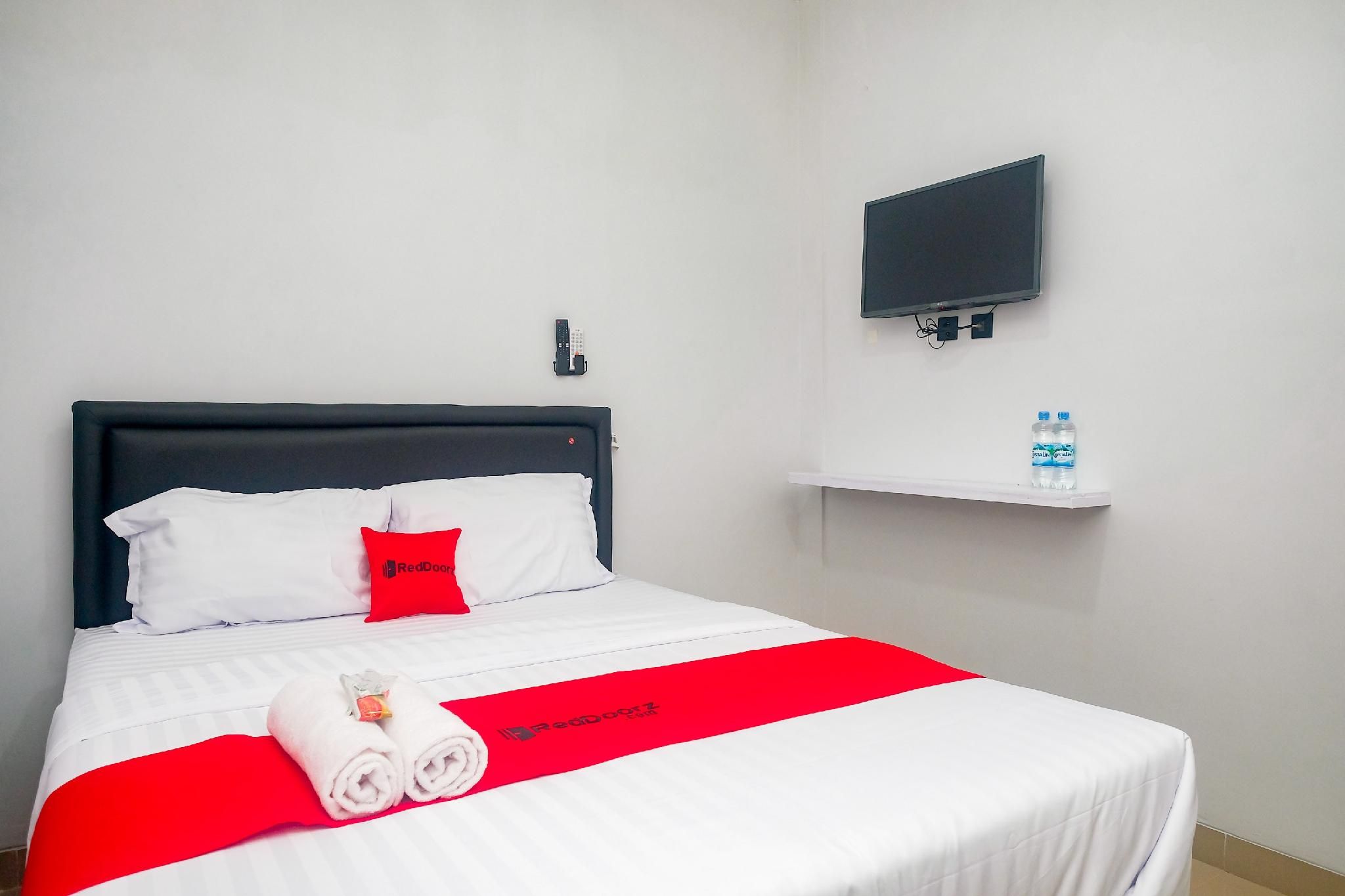 RedDoorz Room