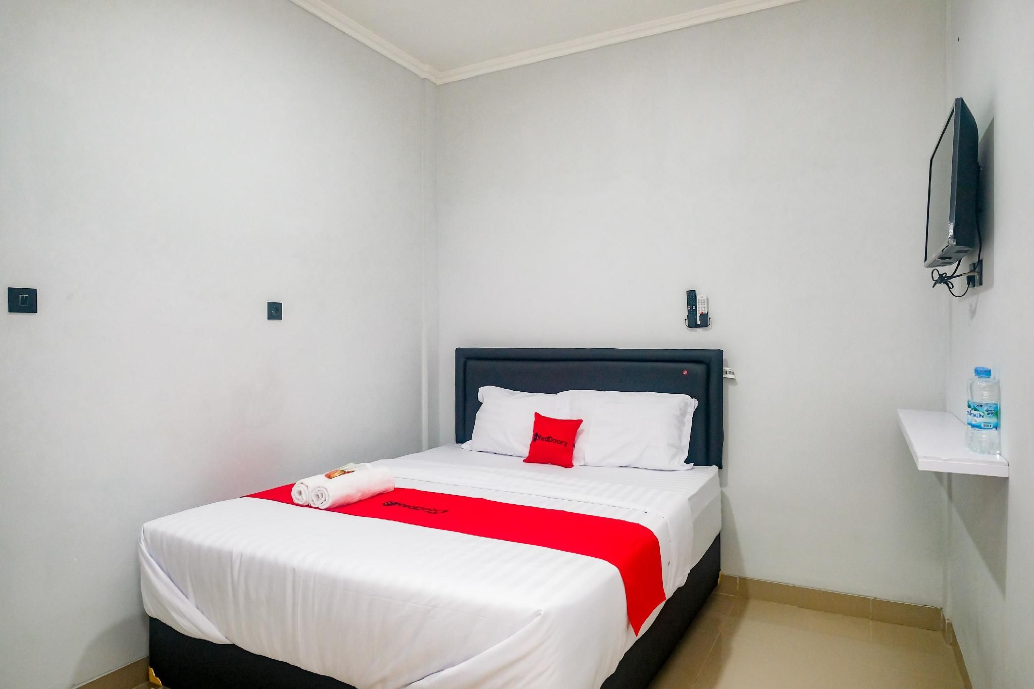 RedDoorz Room