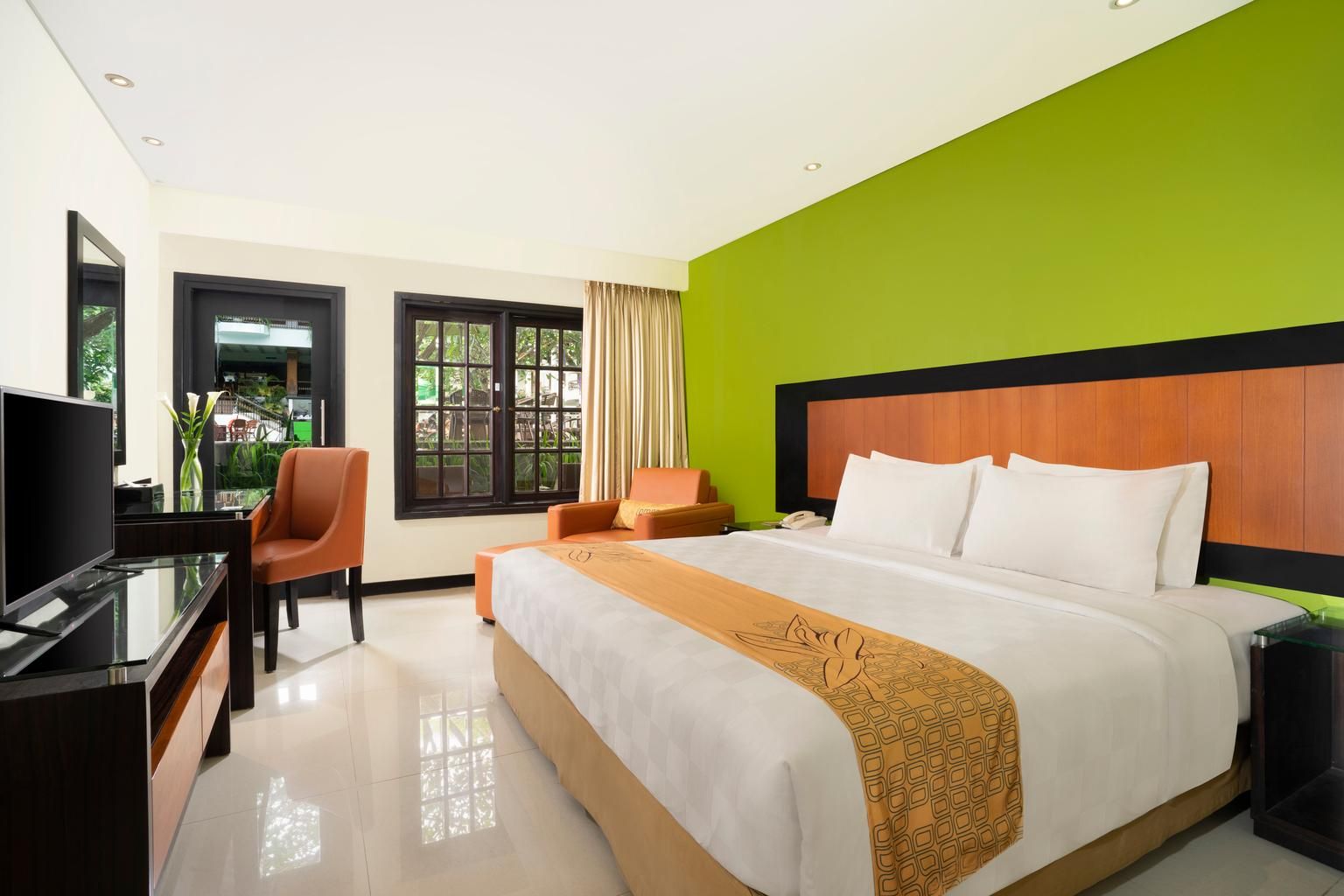 Executive Pool View King Room