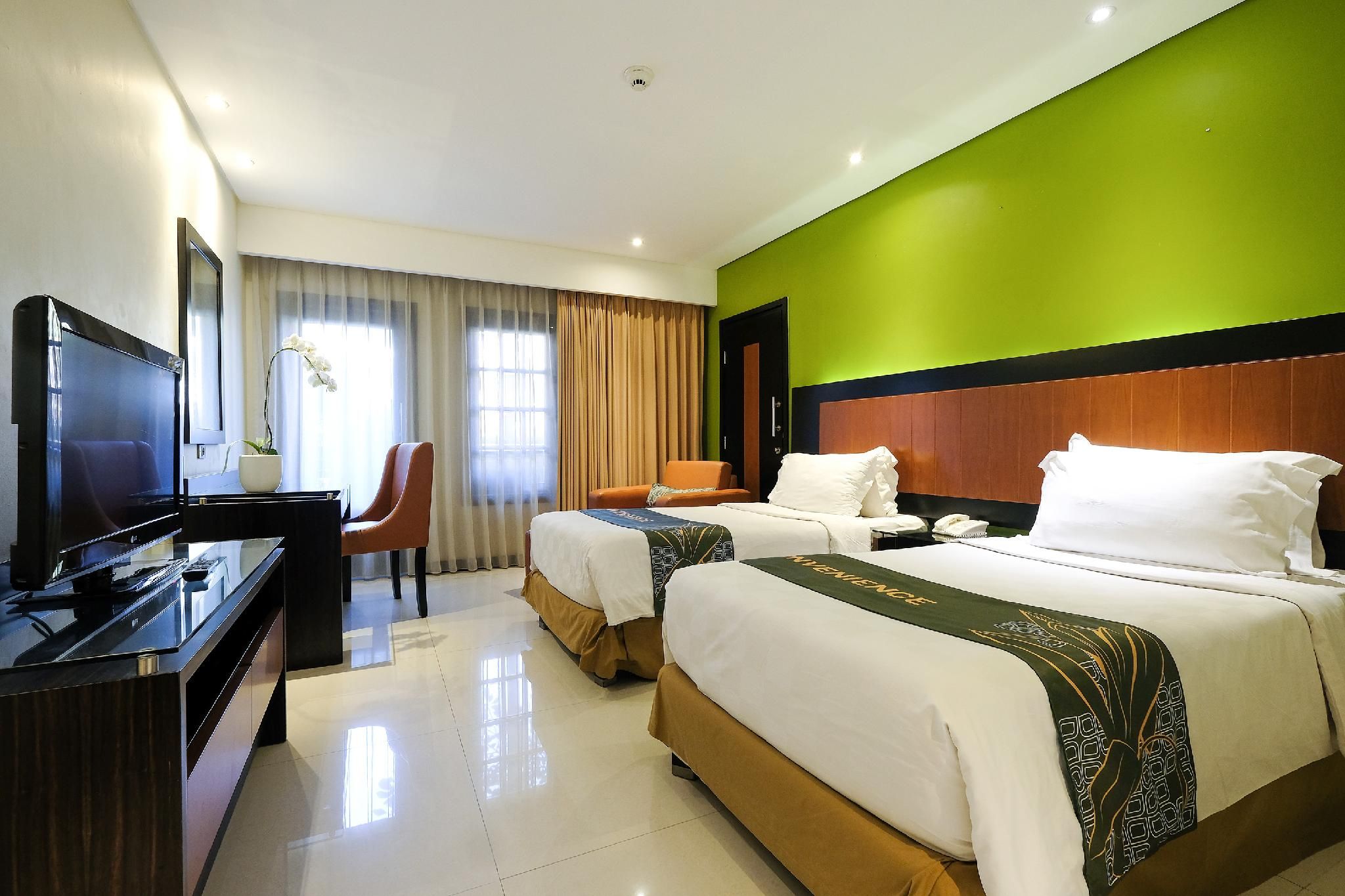 Executive Pool View Twin Room