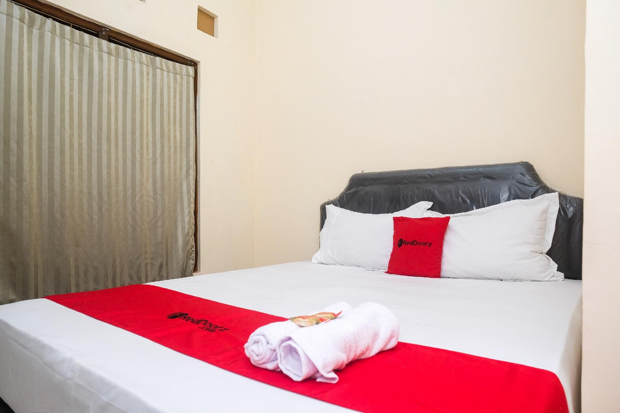 RedDoorz Room