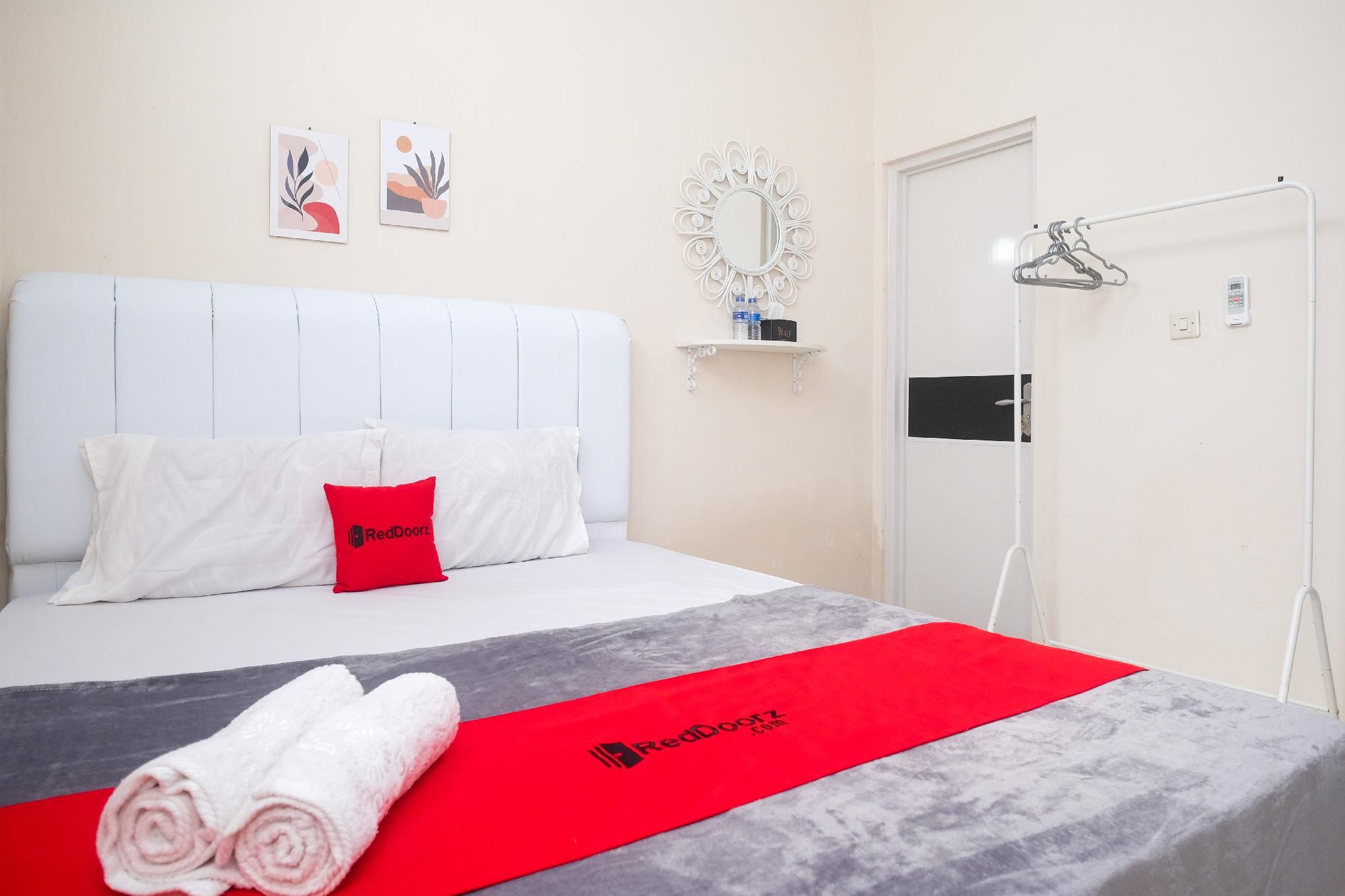 RedDoorz Room