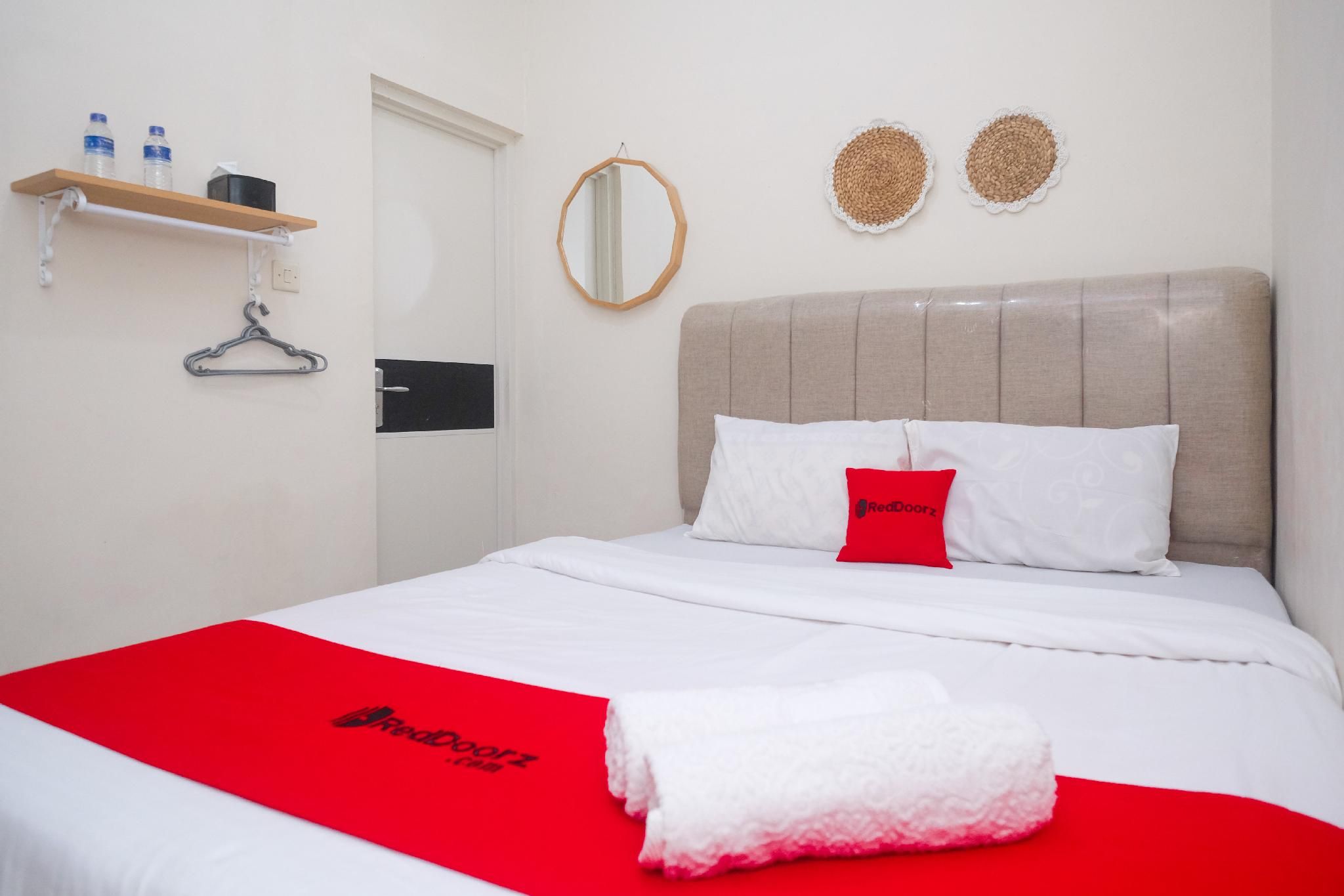 RedDoorz Room