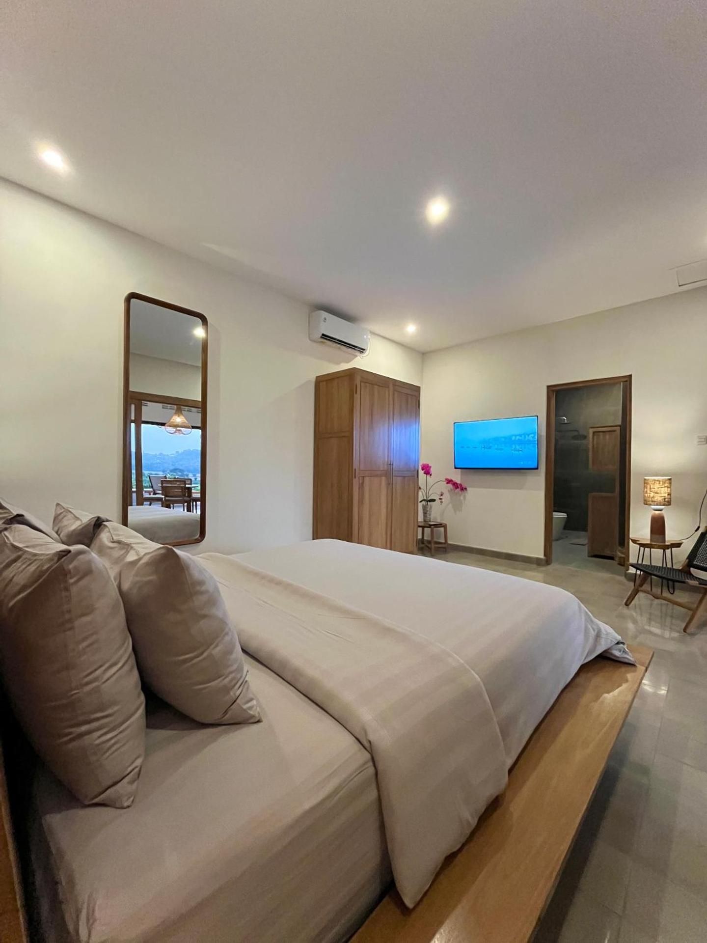 Suite Pool View