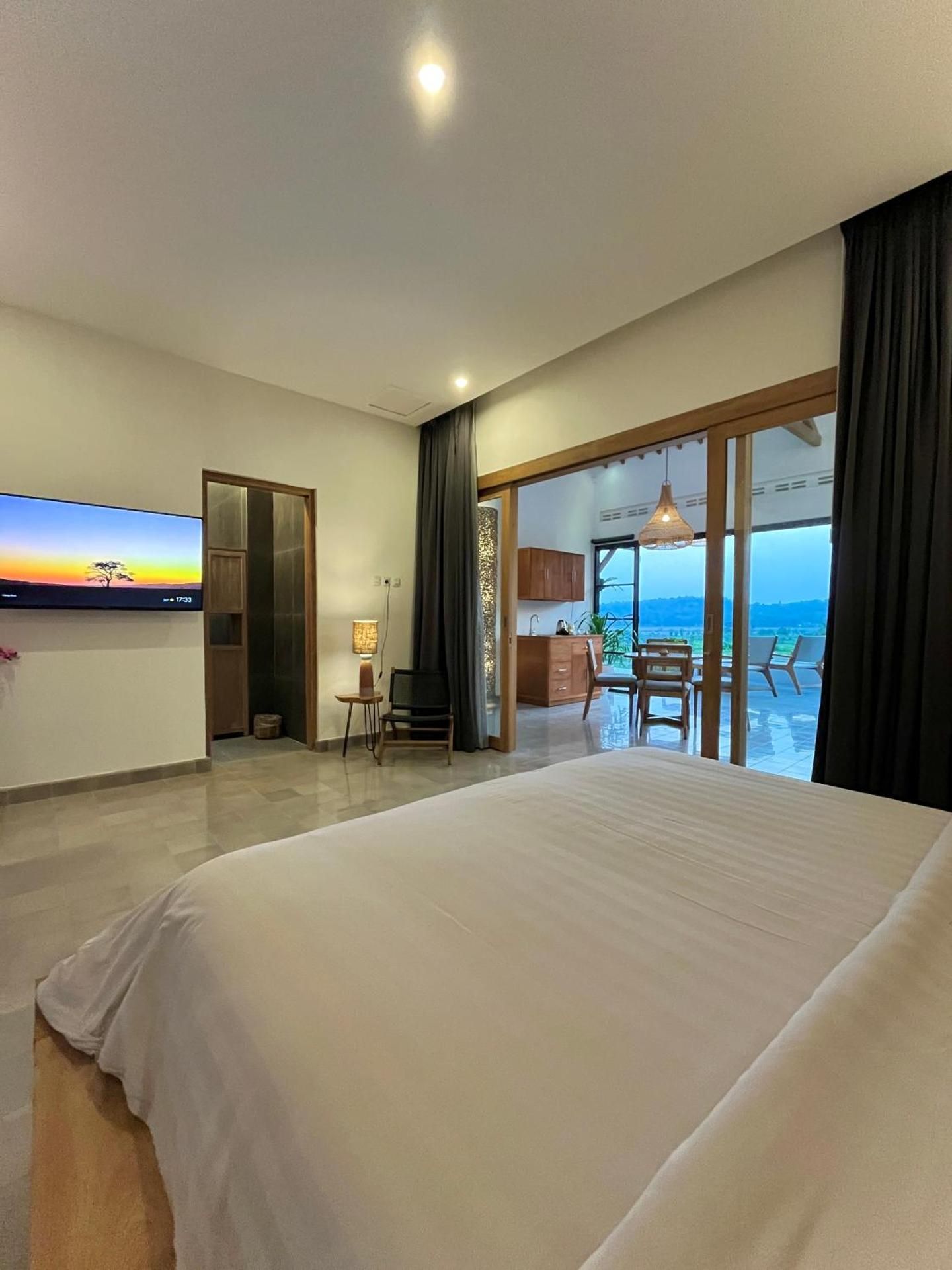 Suite Pool View