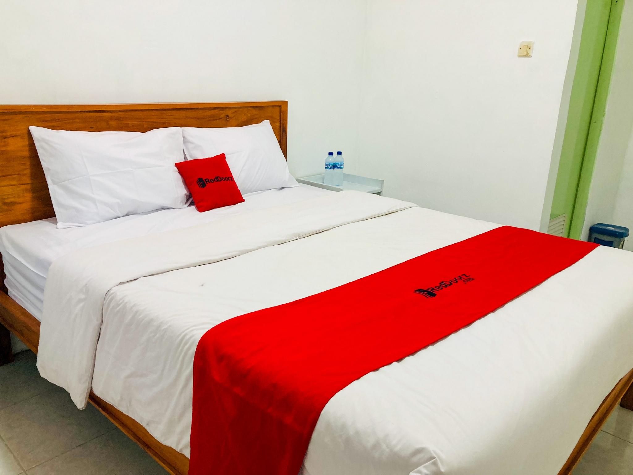 RedDoorz Room