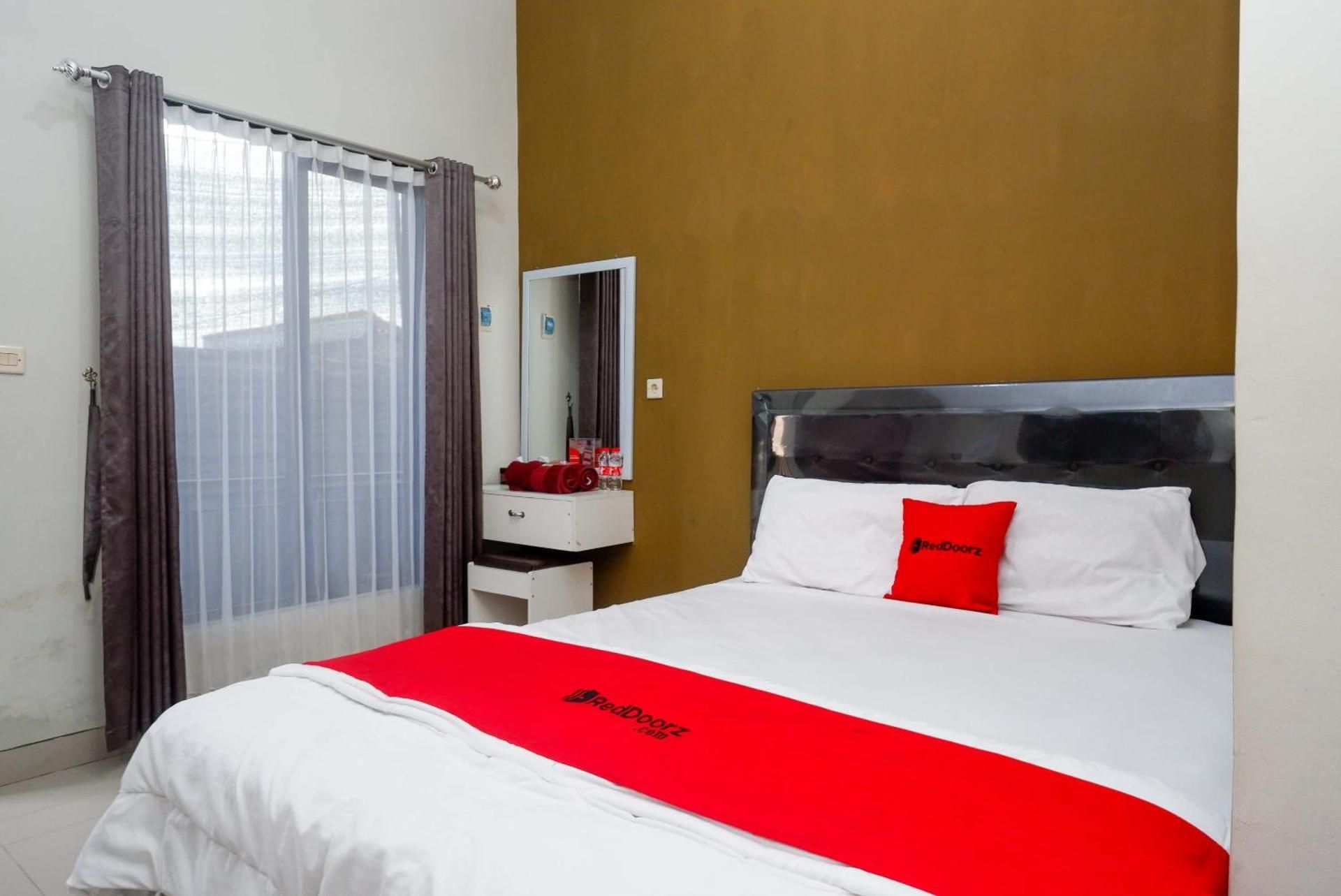 RedDoorz Room