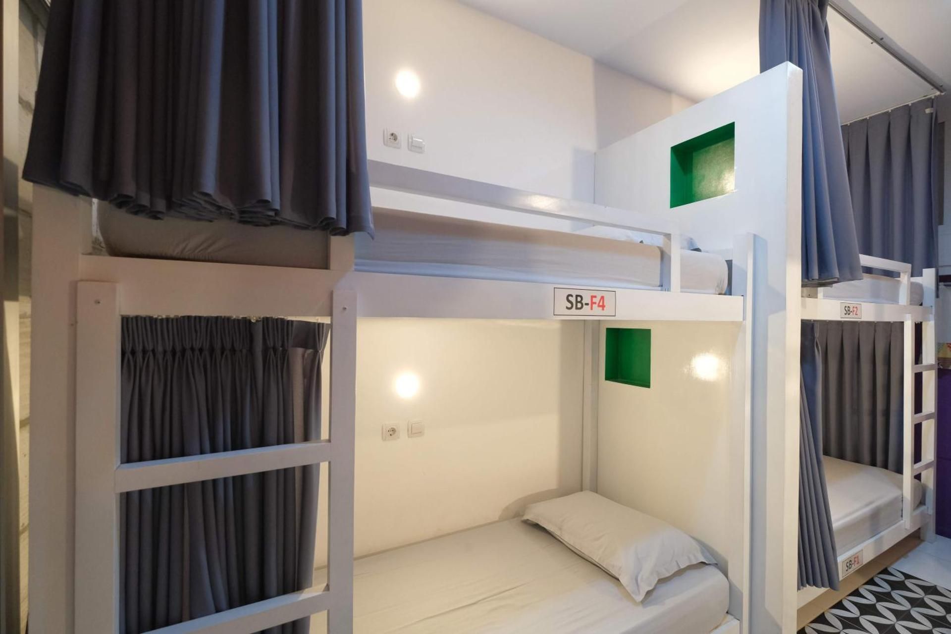 6-Bed Mixed Dormitory Room