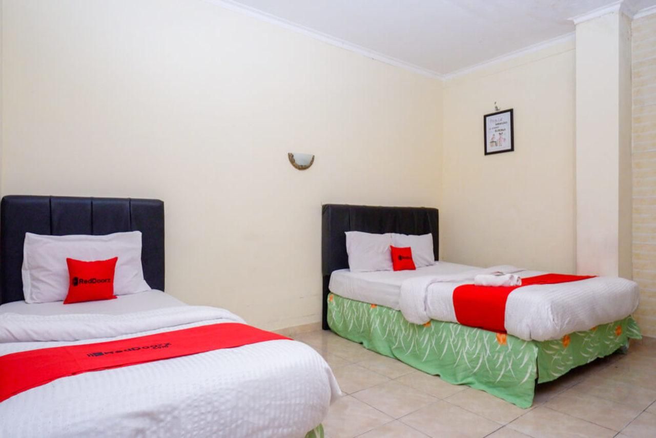RedDoorz Family Room