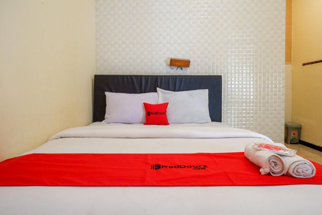 RedDoorz Deluxe Room