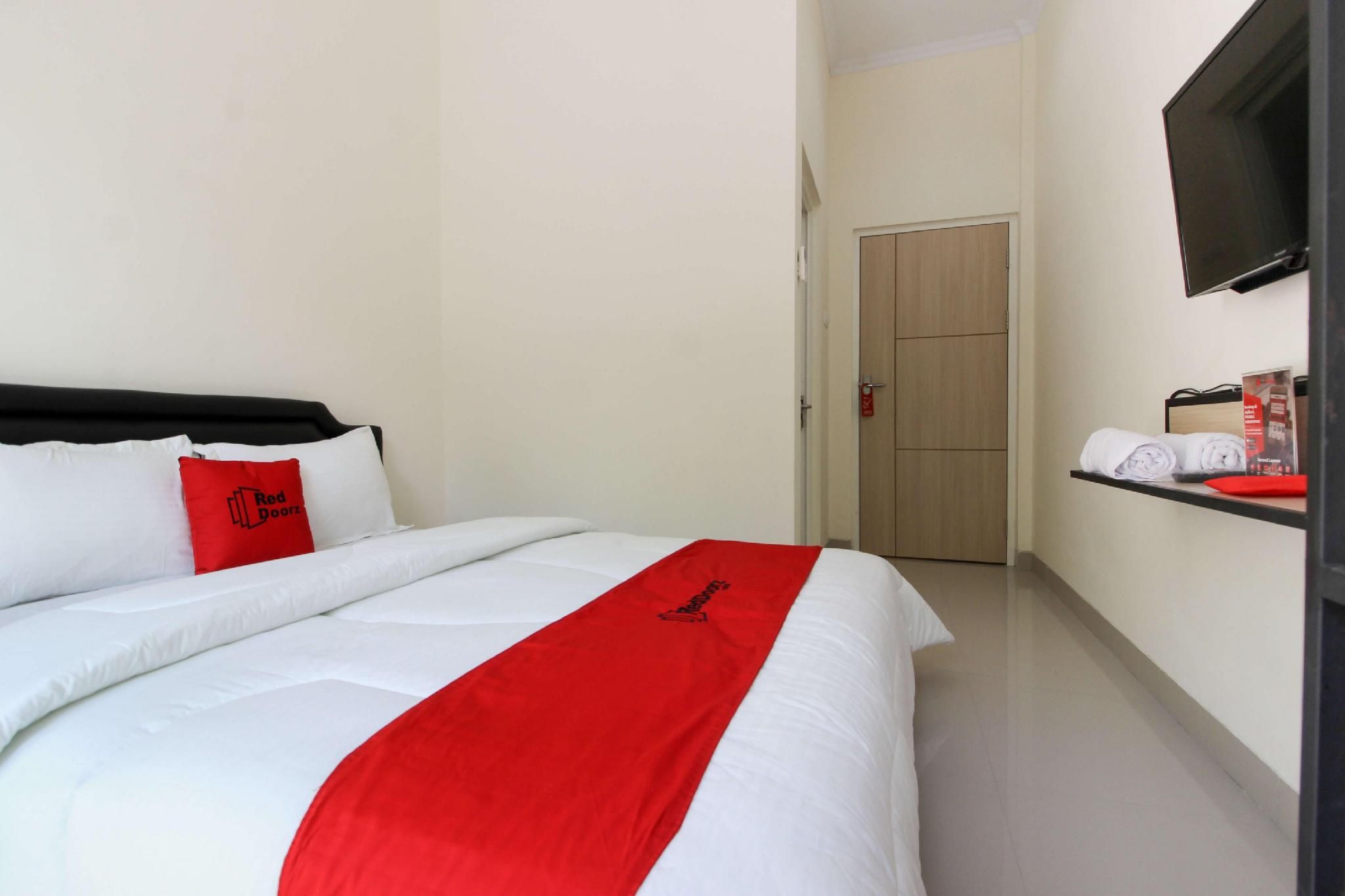 RedDoorz Room
