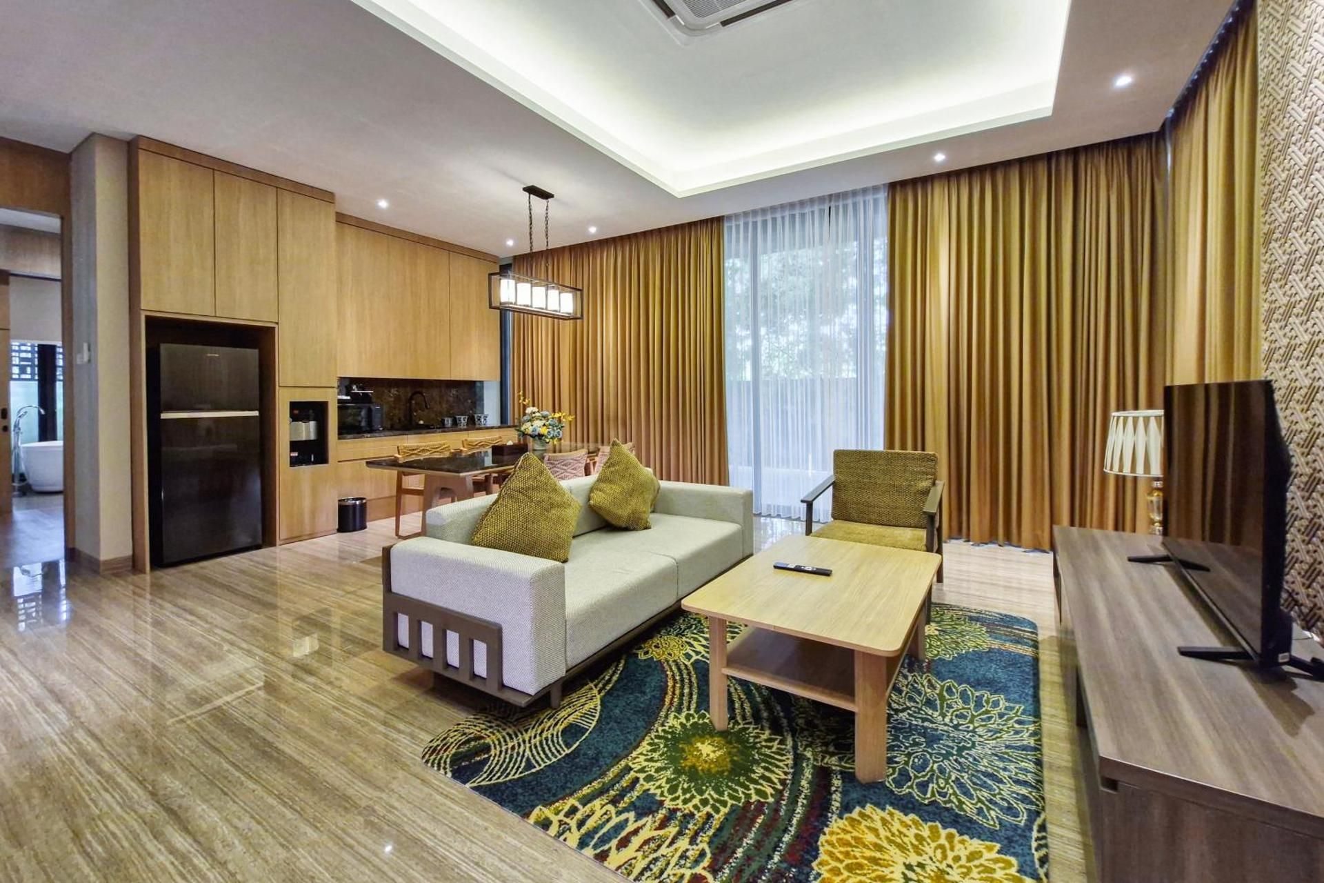 Villa with Two King and One Single Bed - Non-Smoking