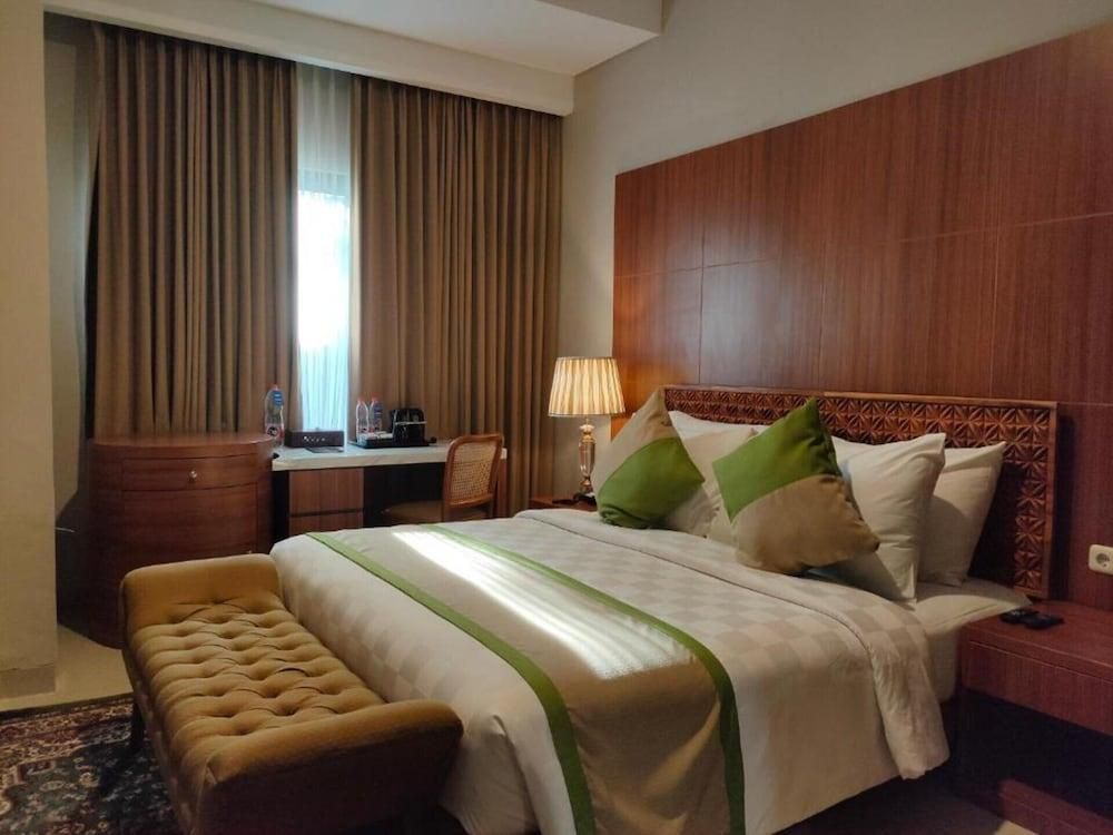 Deluxe King Room - Non-Smoking