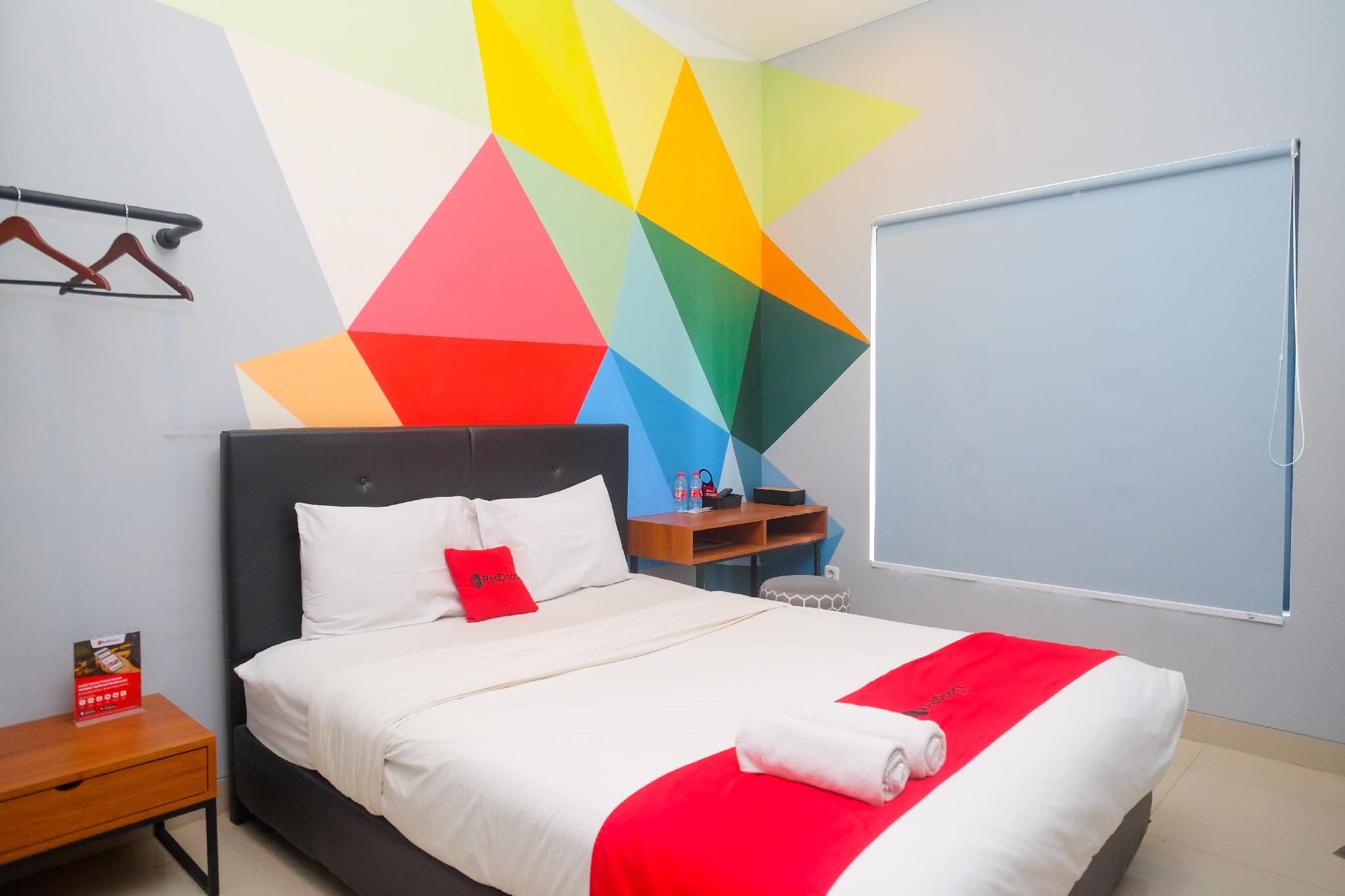RedDoorz Room