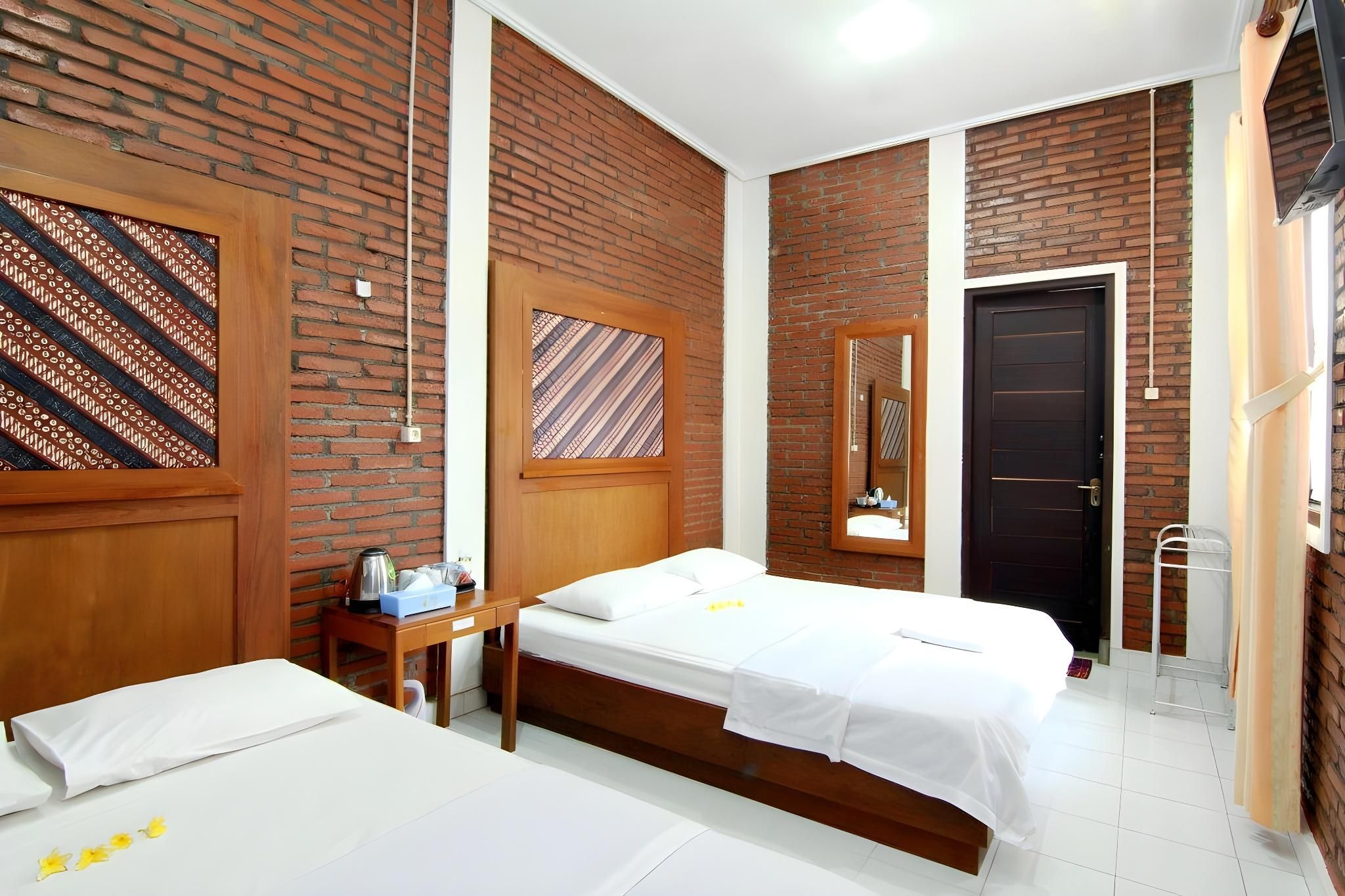 Sahitya Guest House Syariah Family Room 2