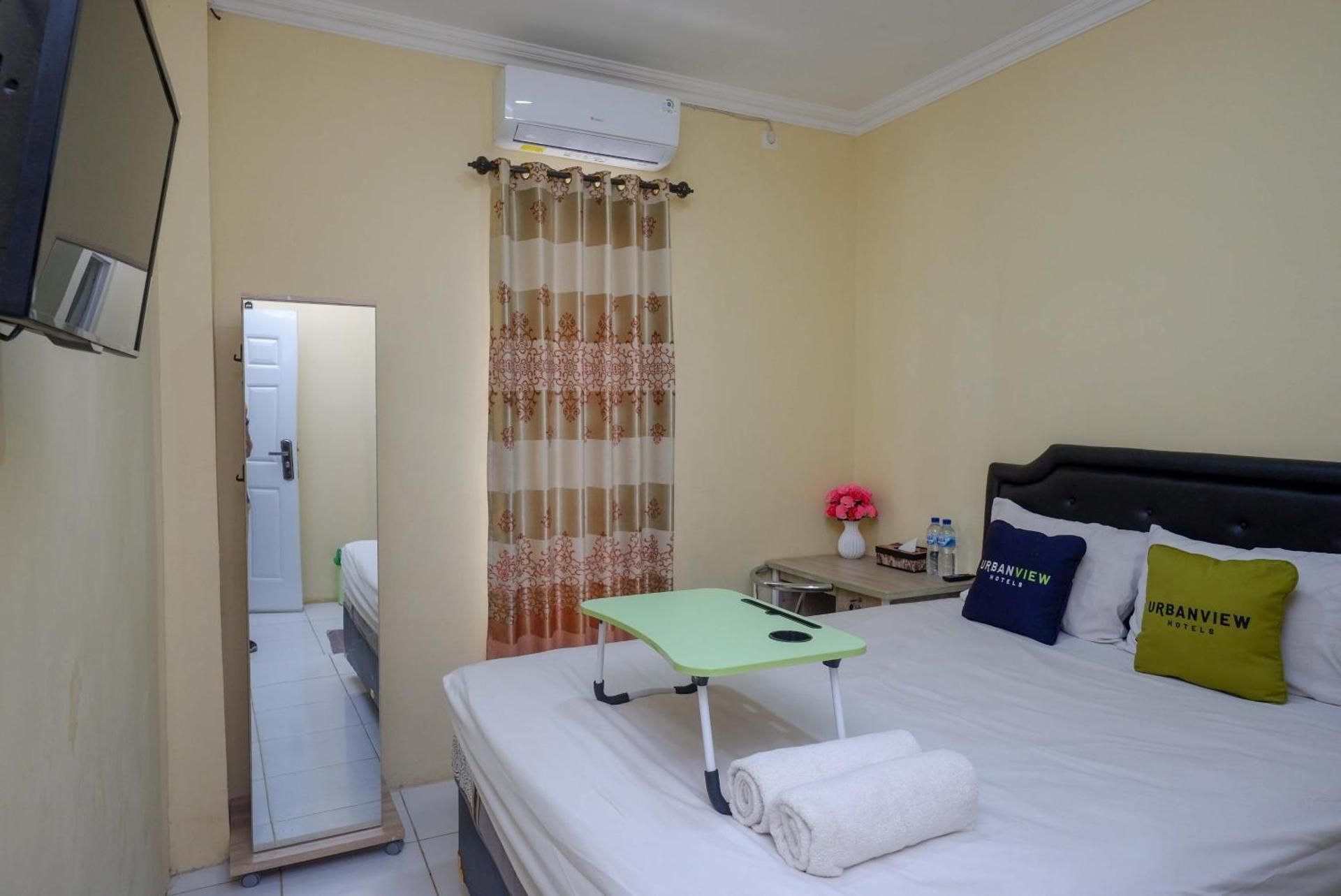 Urbanview Hotel Near Jogja City Mall Promotion Room 2