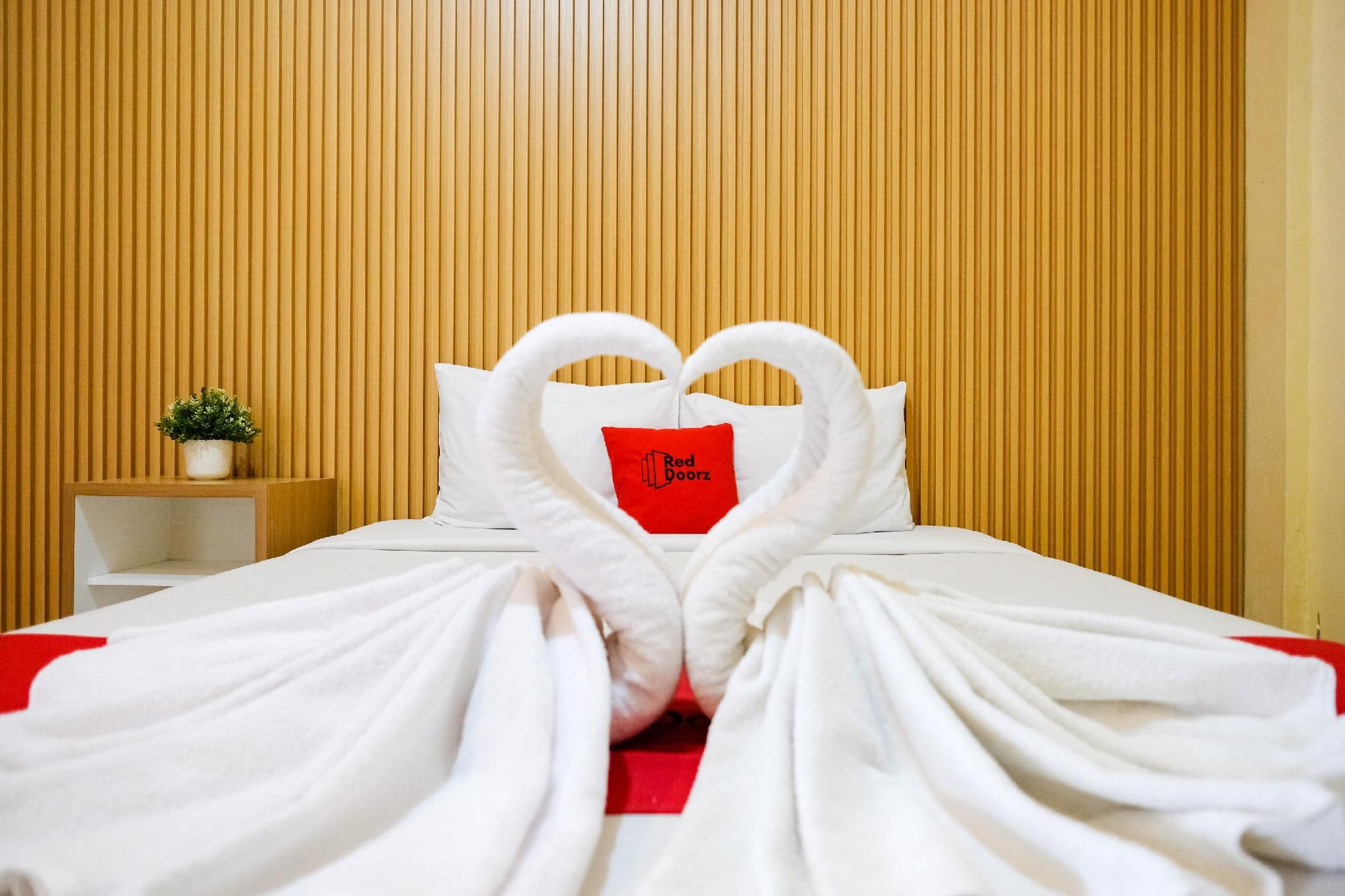 RedDoorz Room
