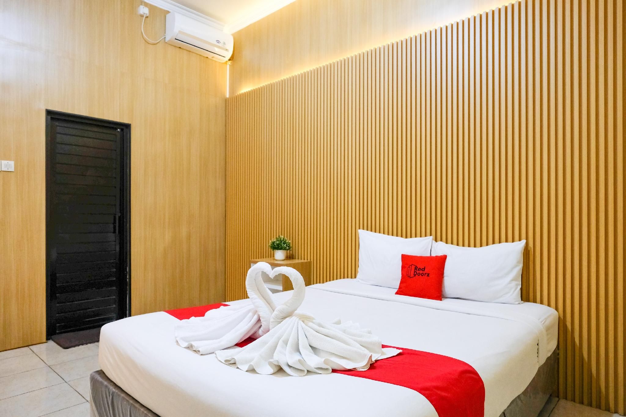 RedDoorz Room