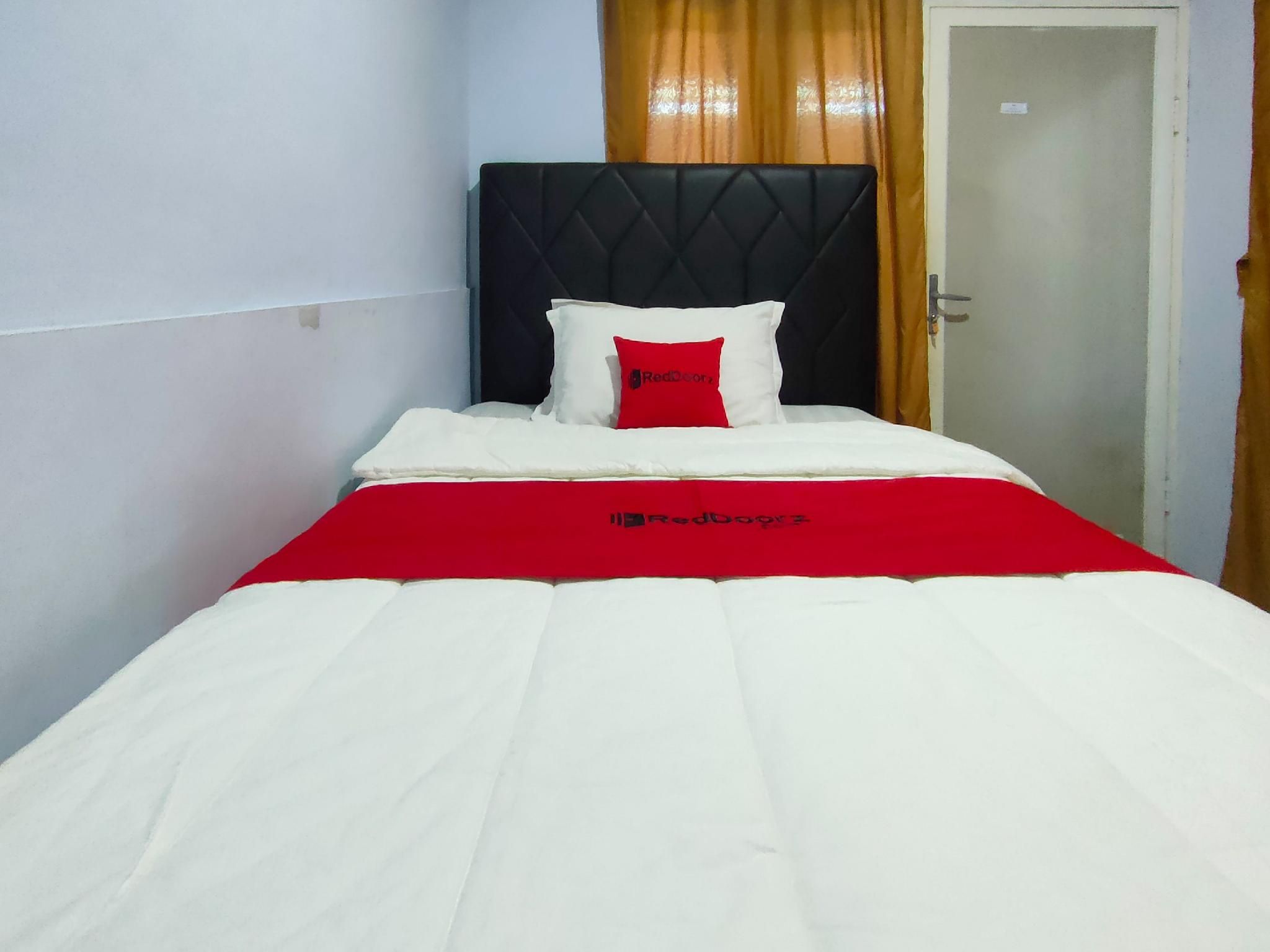 RedDoorz Room