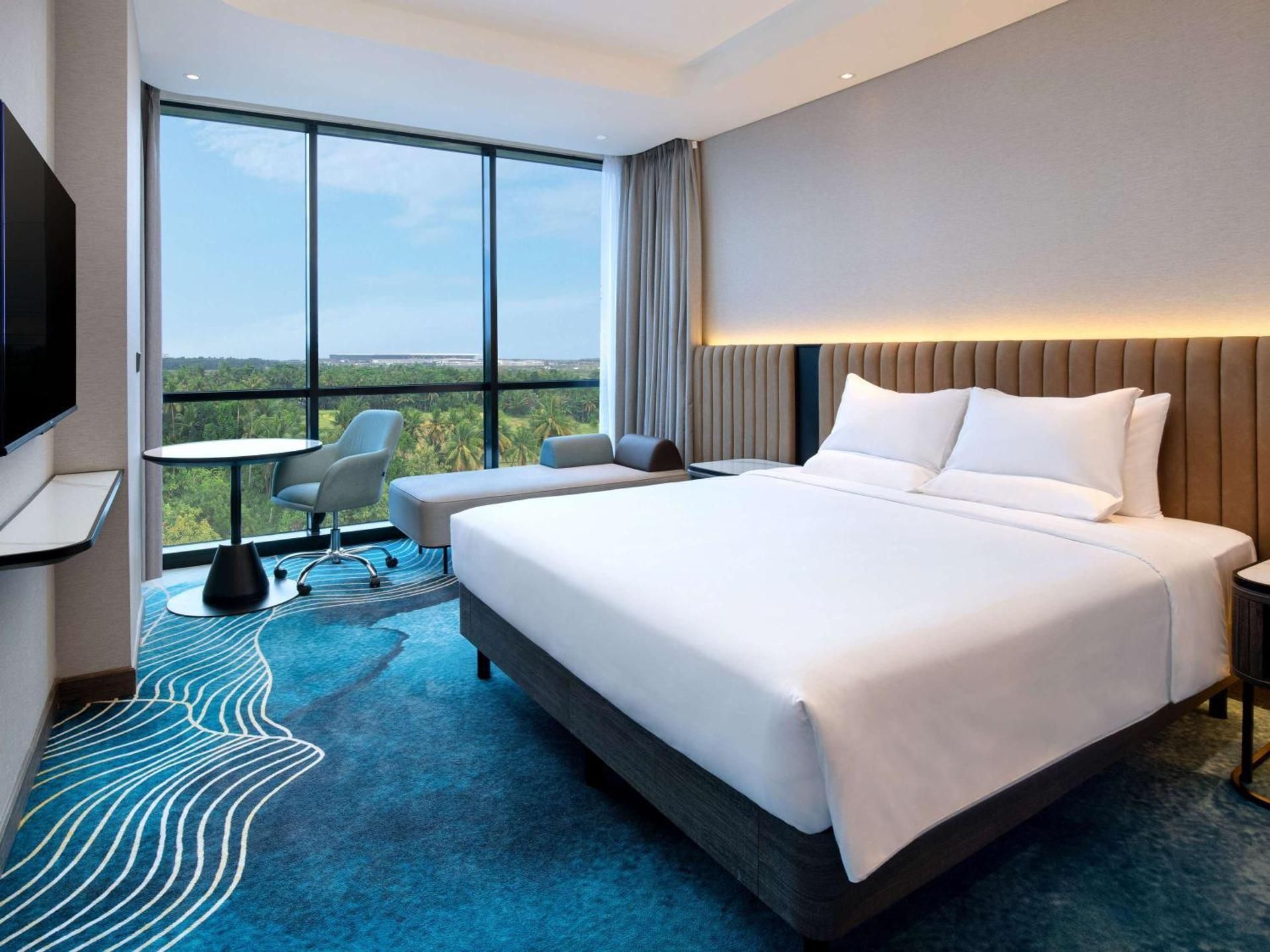 Superior Room - 1 King Bed