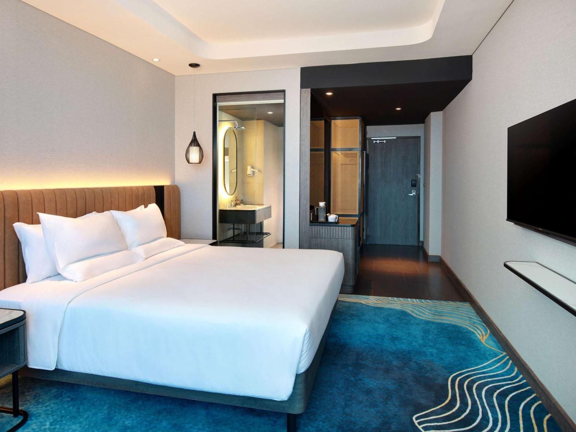 Superior Room - 1 King Bed