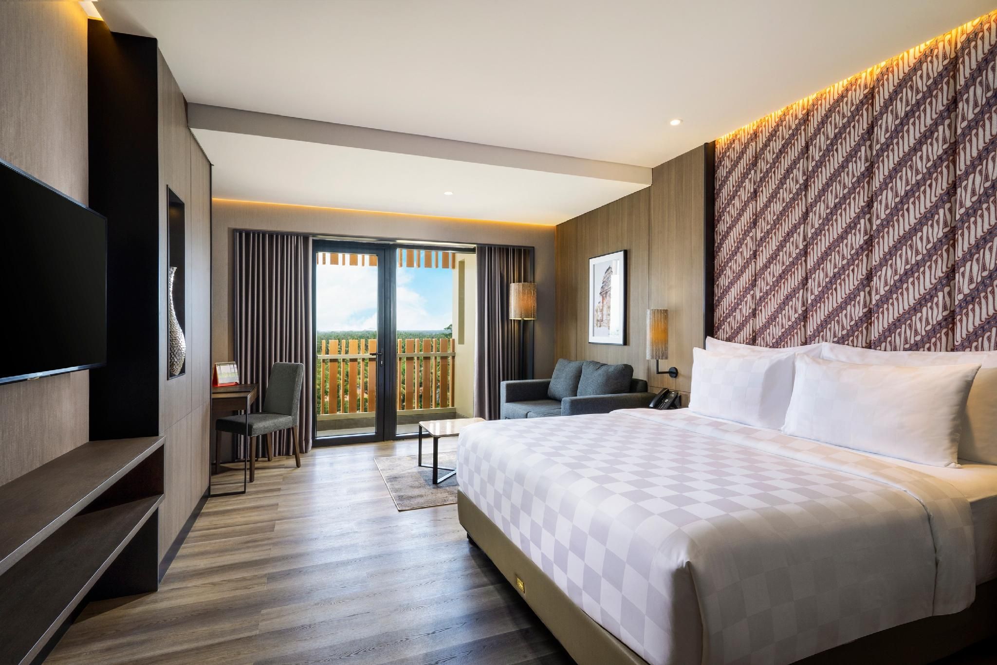 Deluxe Queen Room