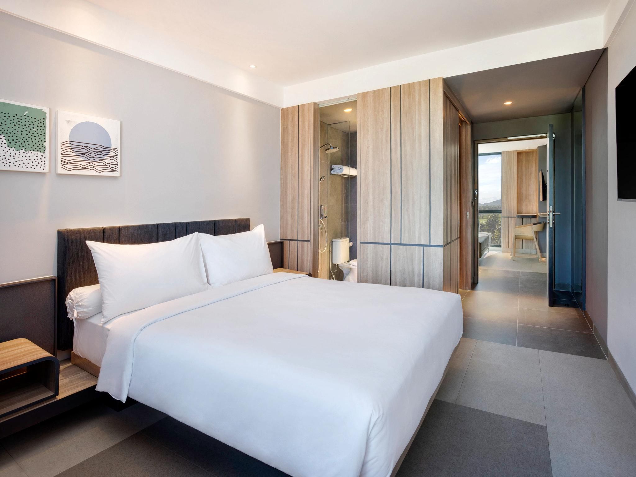 Premium Room - 1 queen bed & sofa