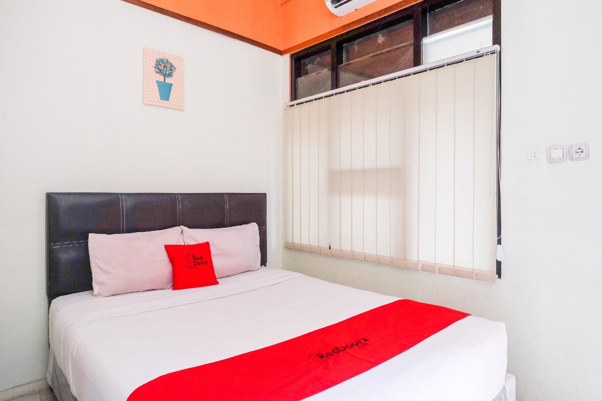 RedDoorz Room