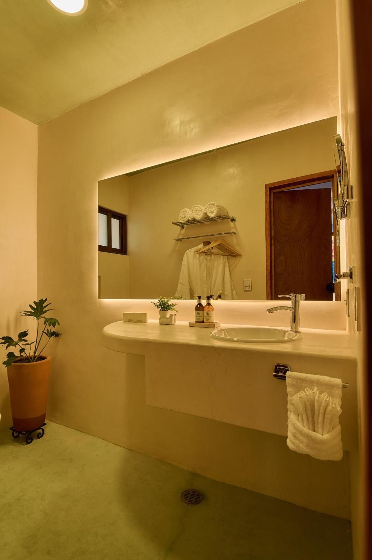 Deluxe Suite with Spa Bath