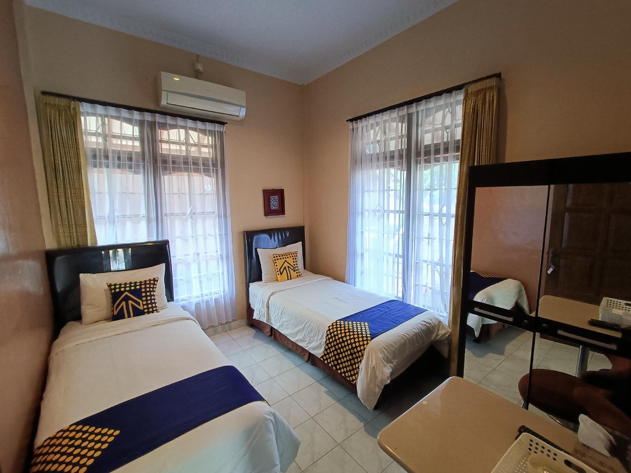 Twin Room with Shared Bathroom