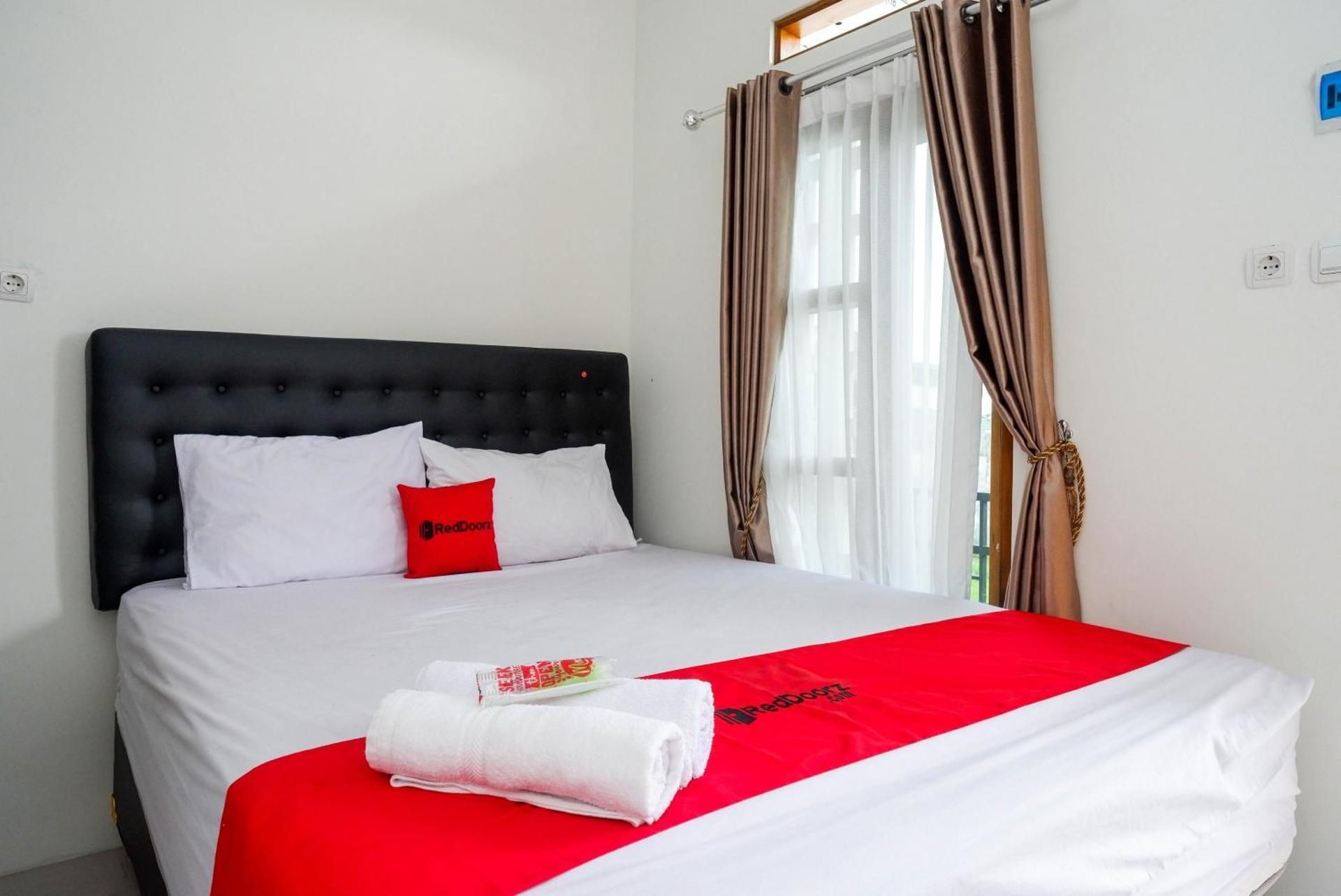 RedDoorz Room