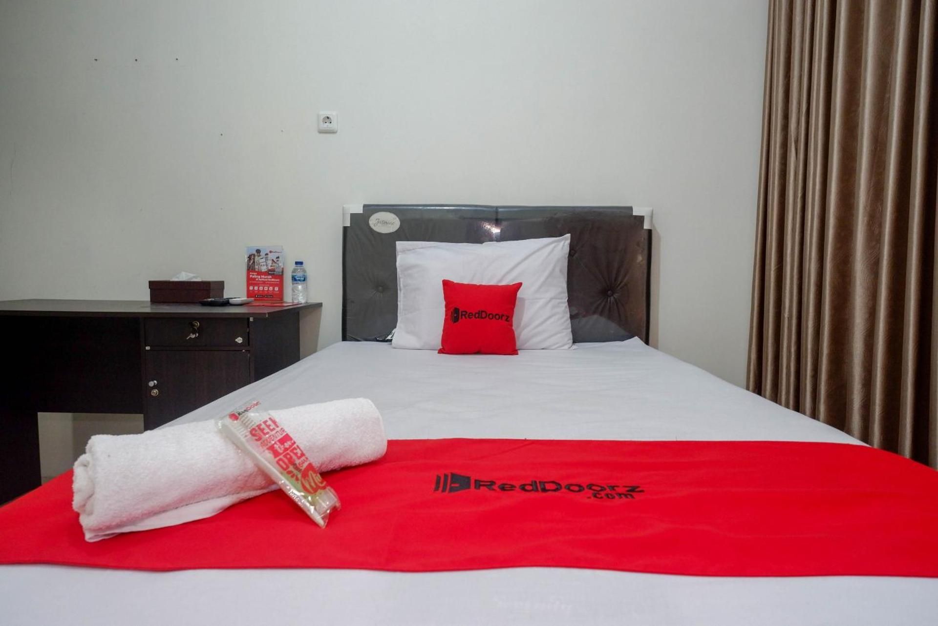 RedDoorz Single Room