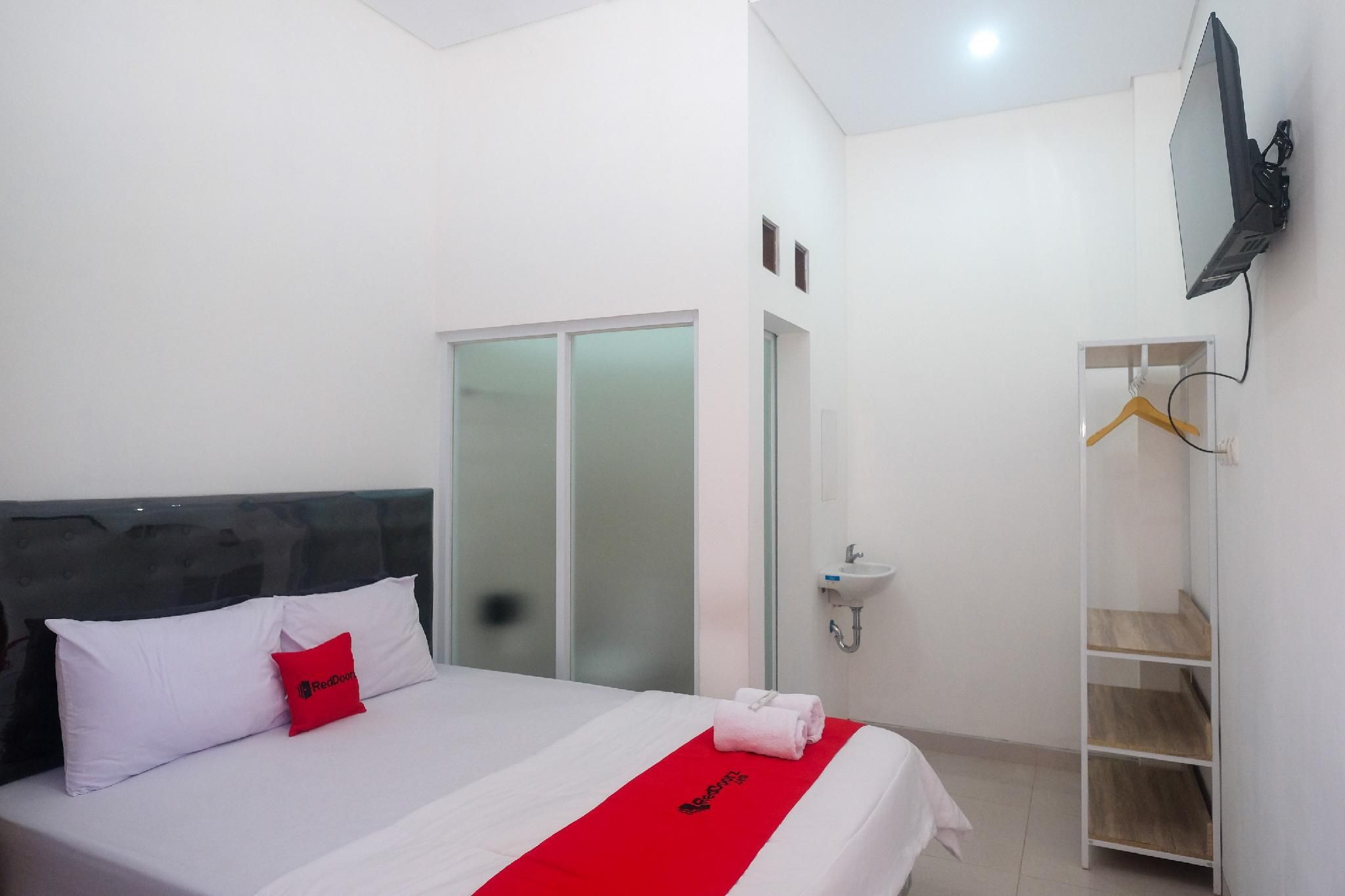 RedDoorz Room