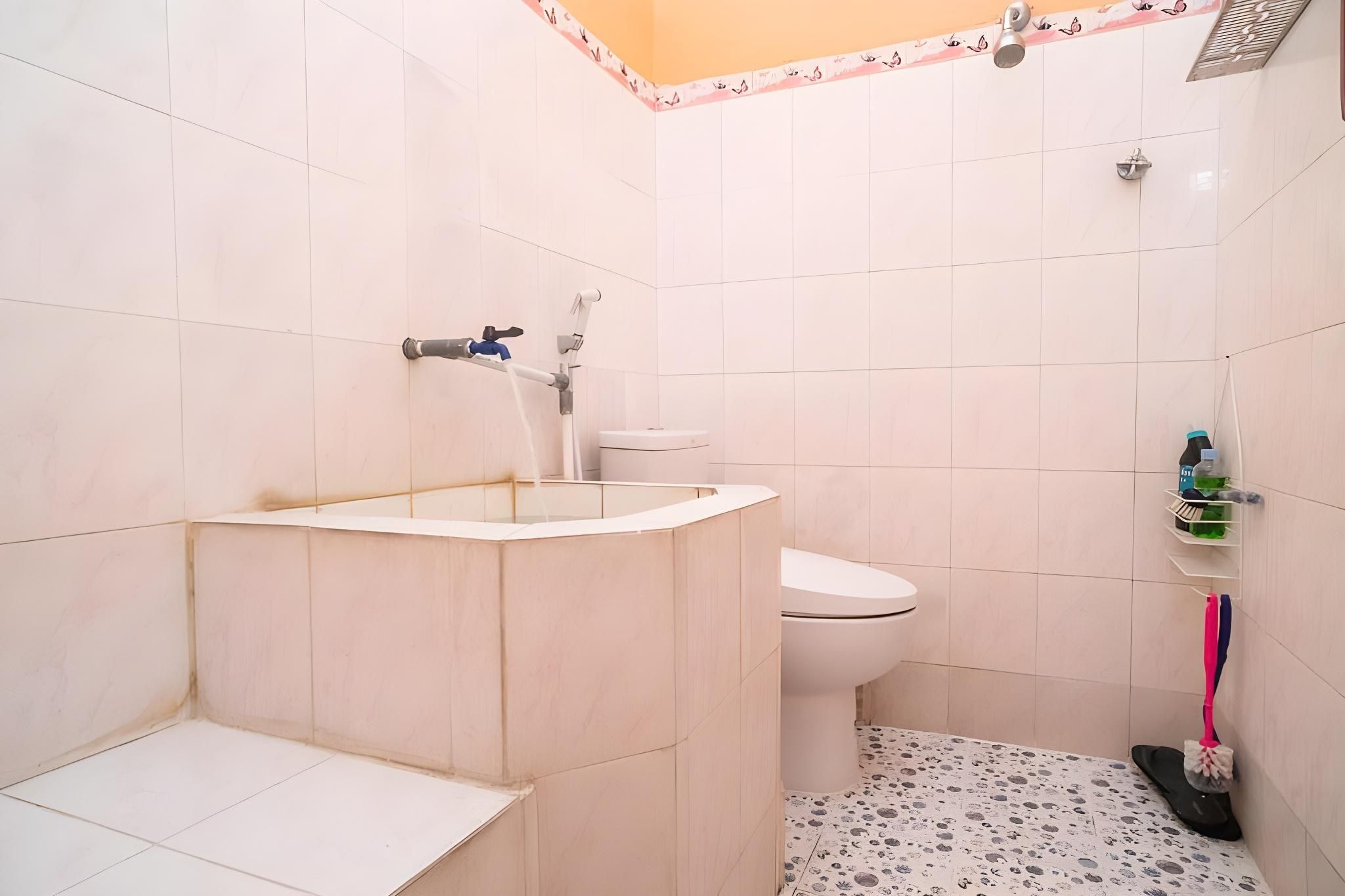 Single Room Shared Bathroom