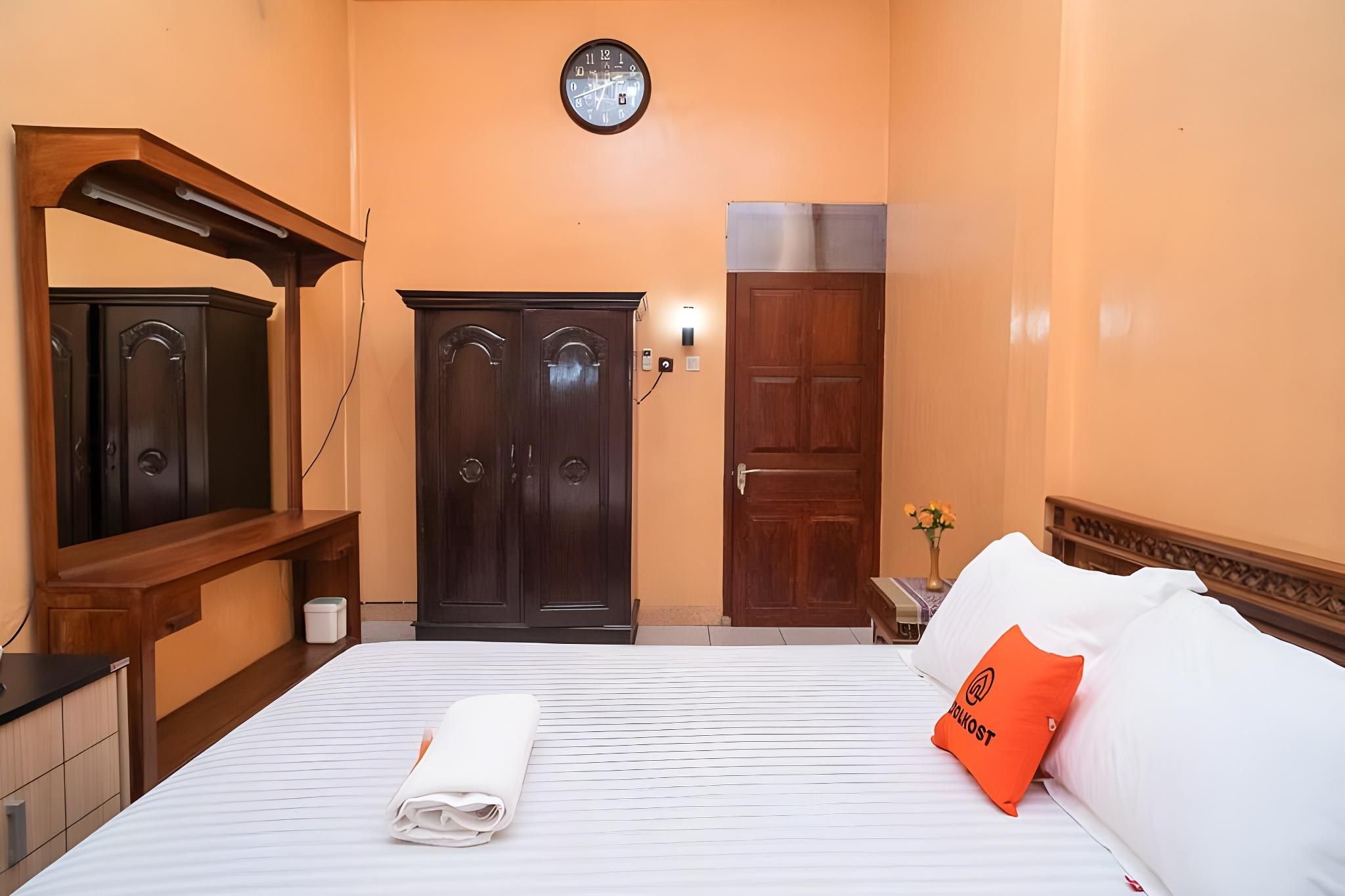 Standard Room Shared Bathroom
