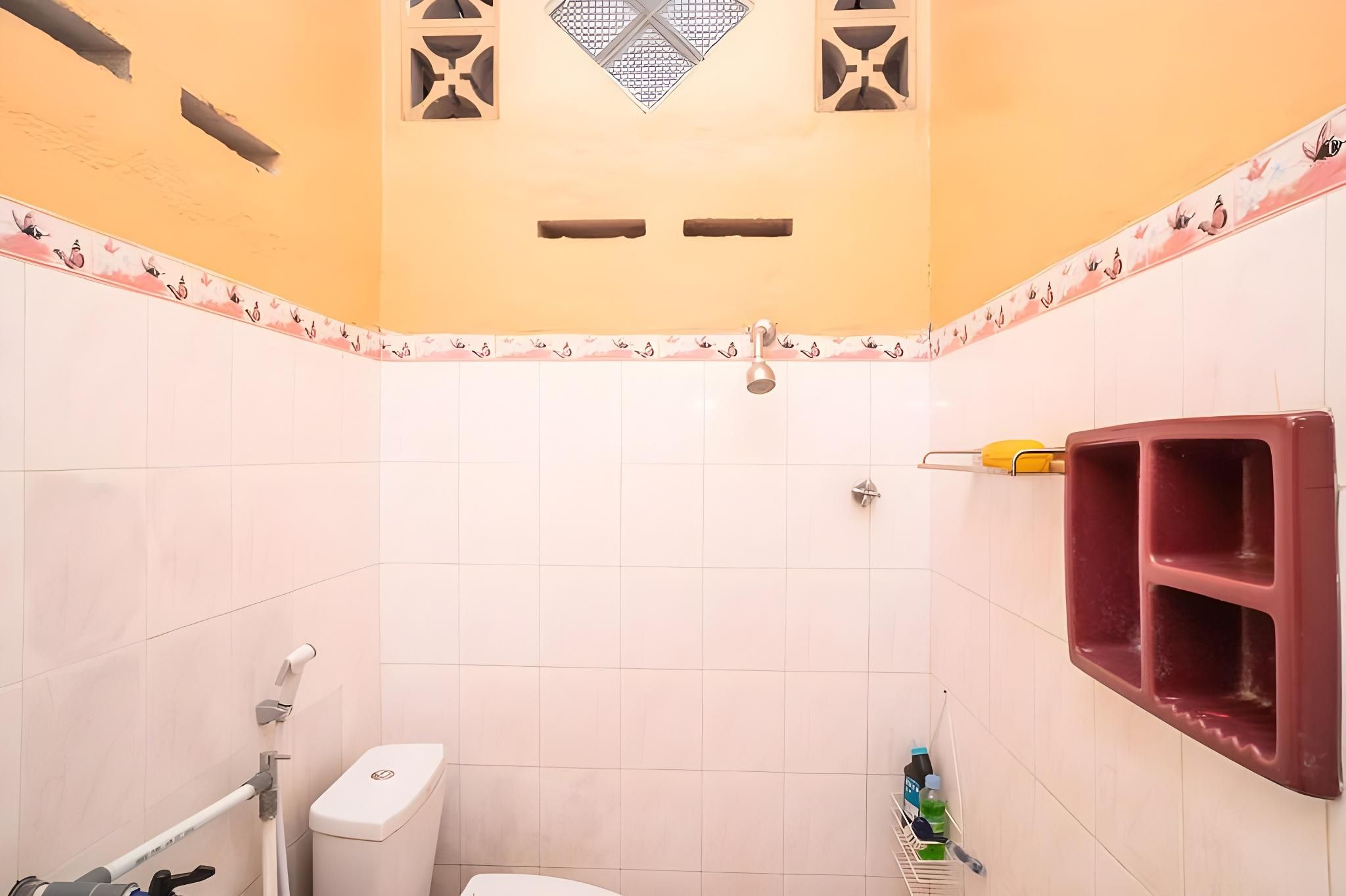 Single Room Shared Bathroom