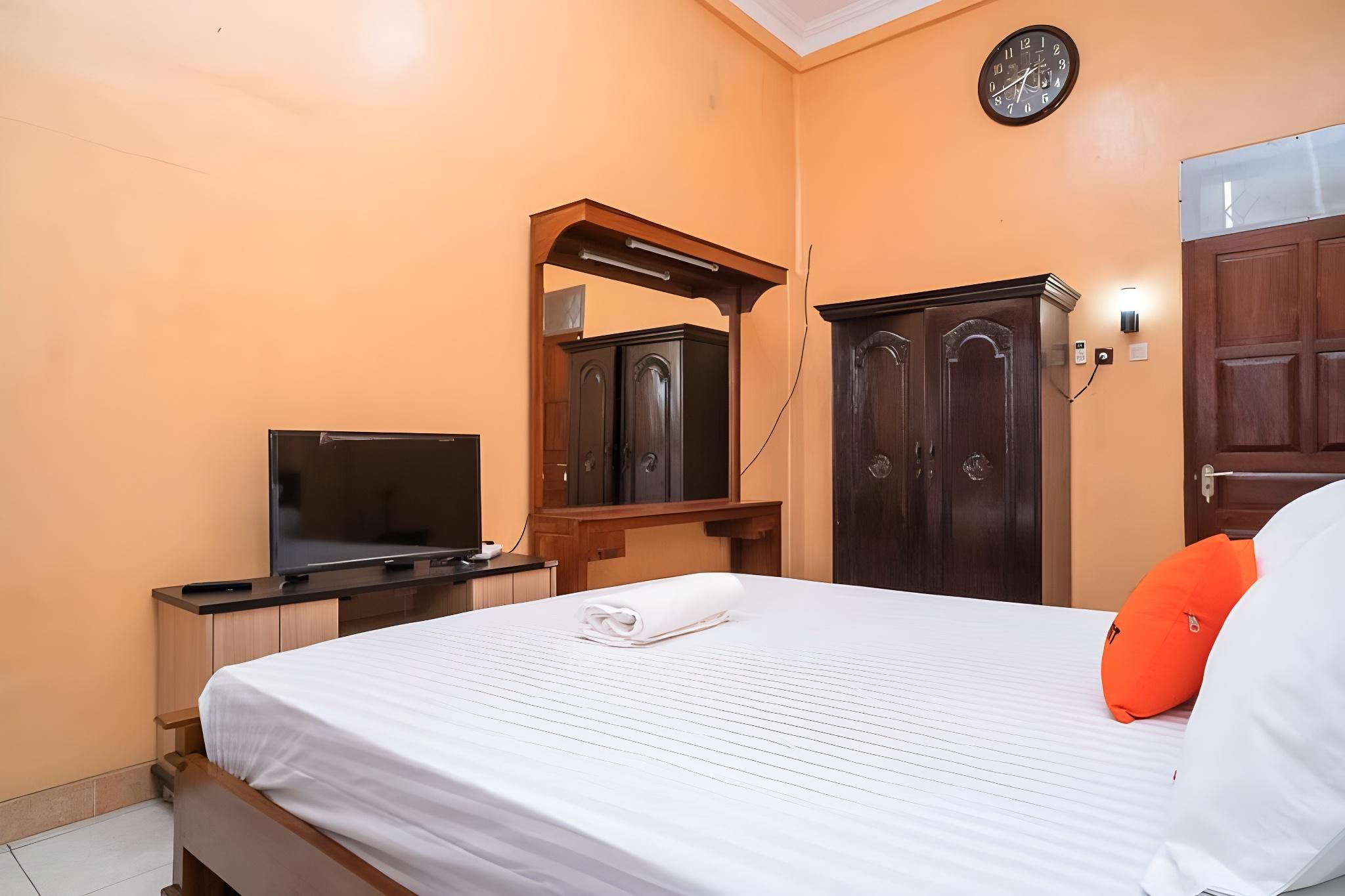 Standard Room Shared Bathroom