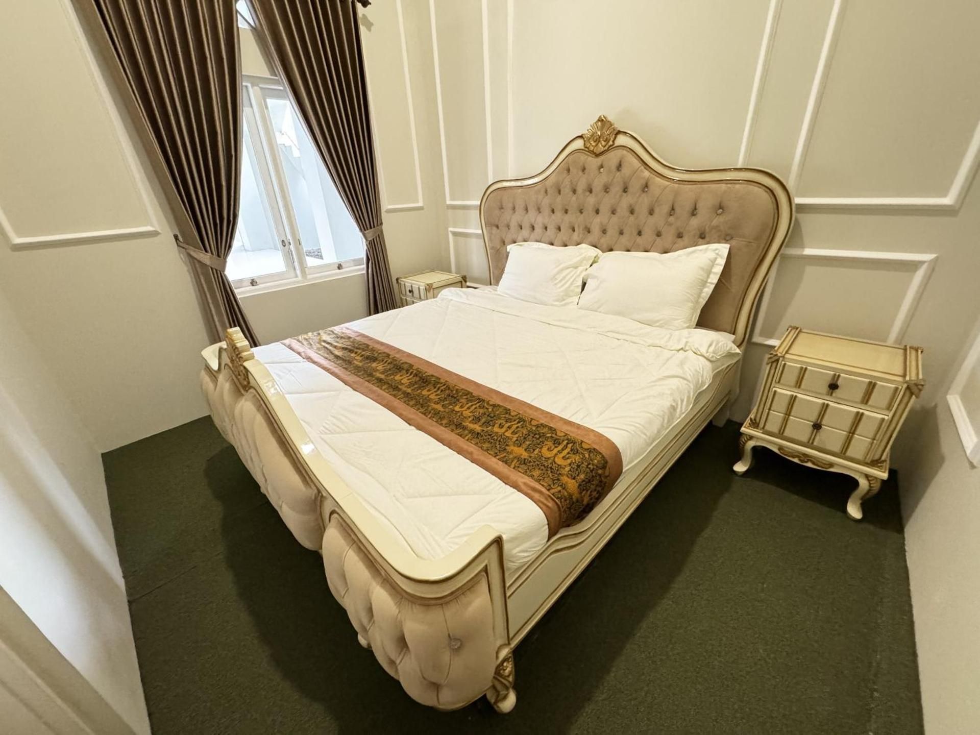 Deluxe Queen Room