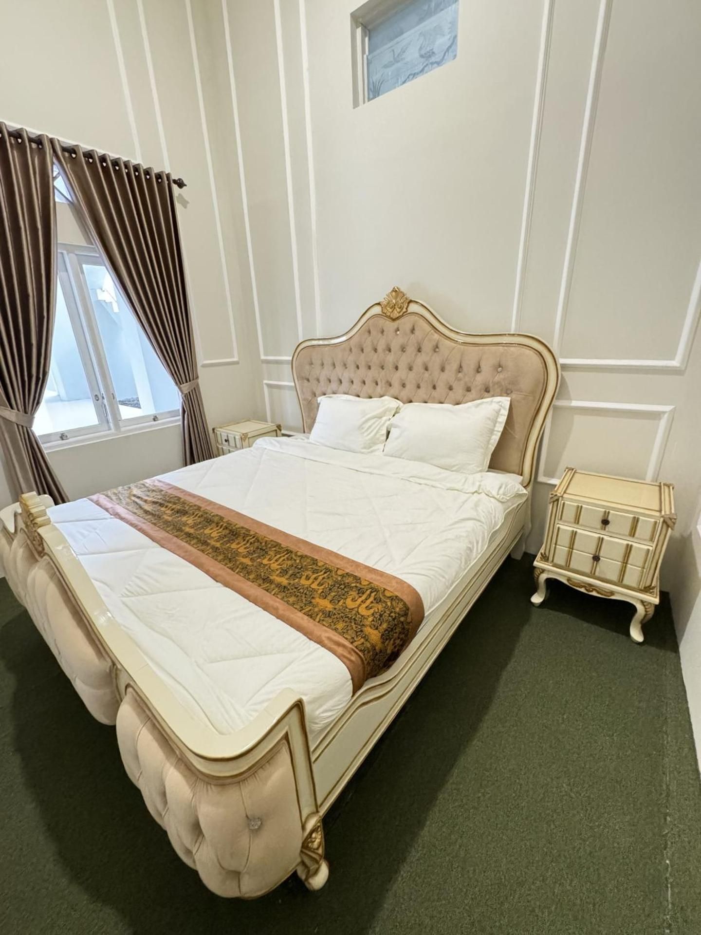Deluxe Queen Room