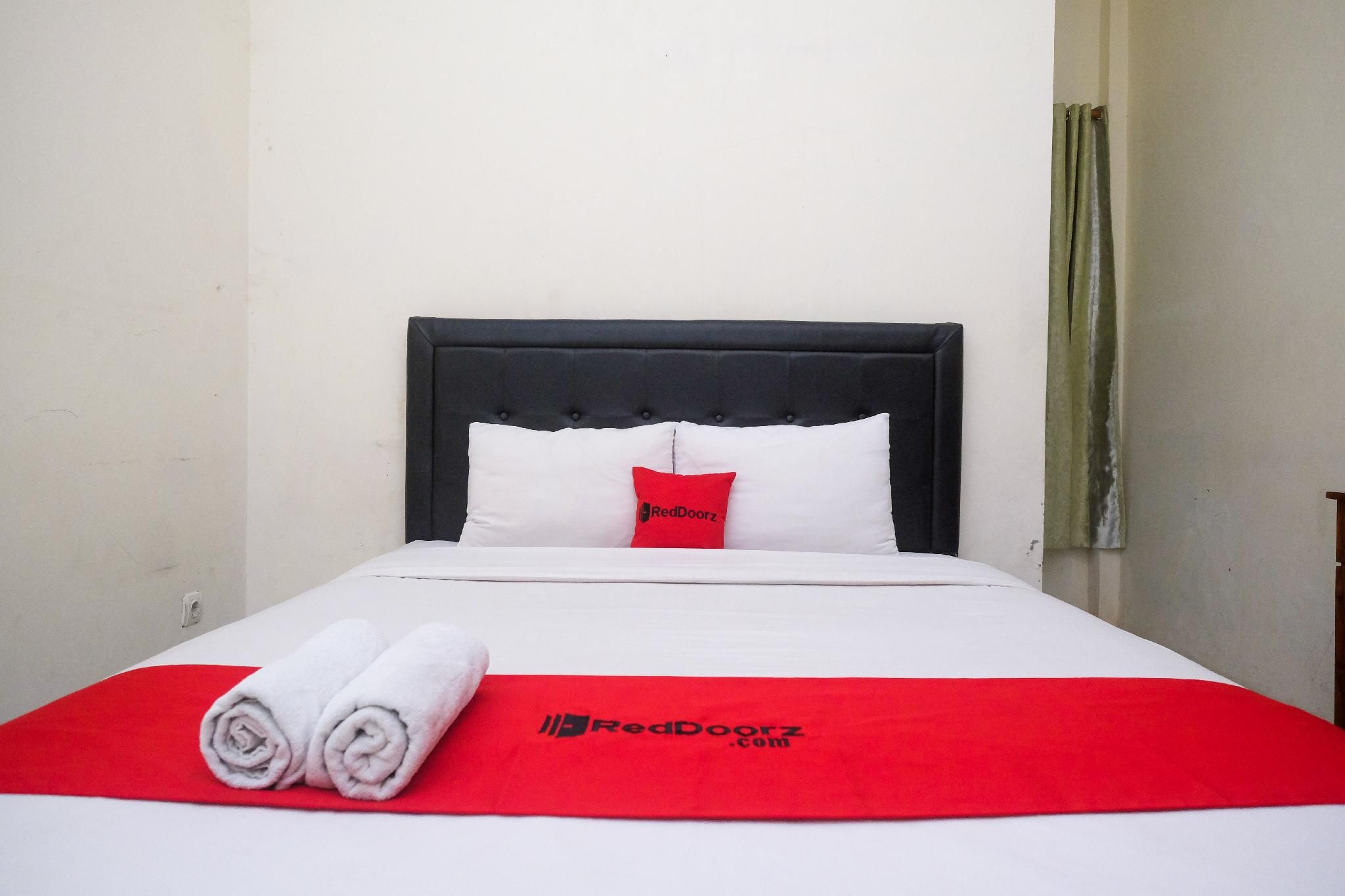RedDoorz Room