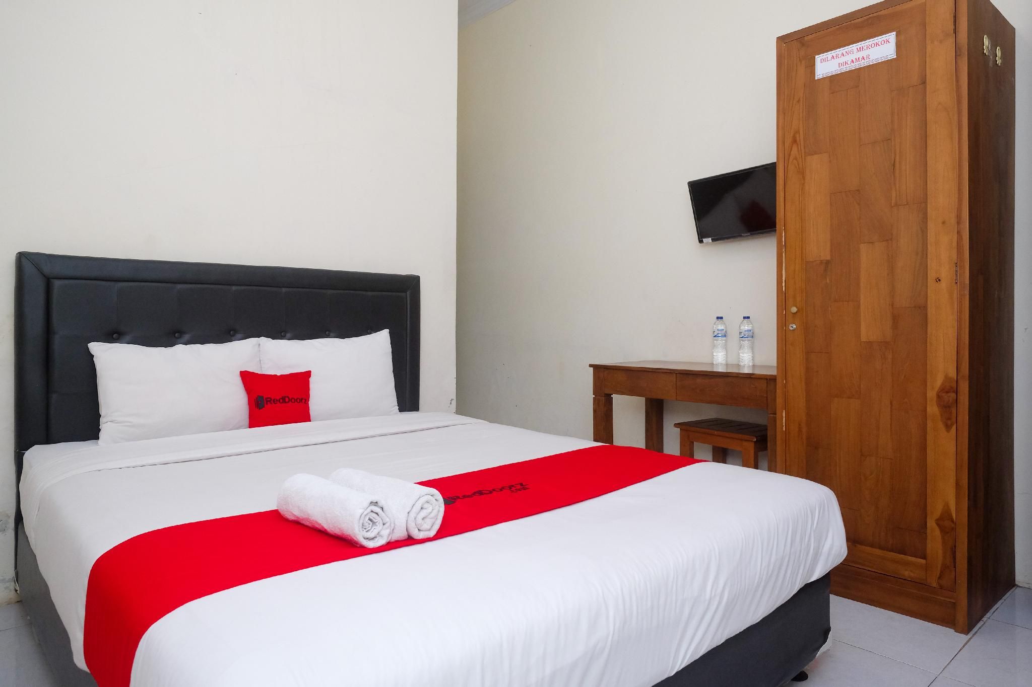 RedDoorz Room