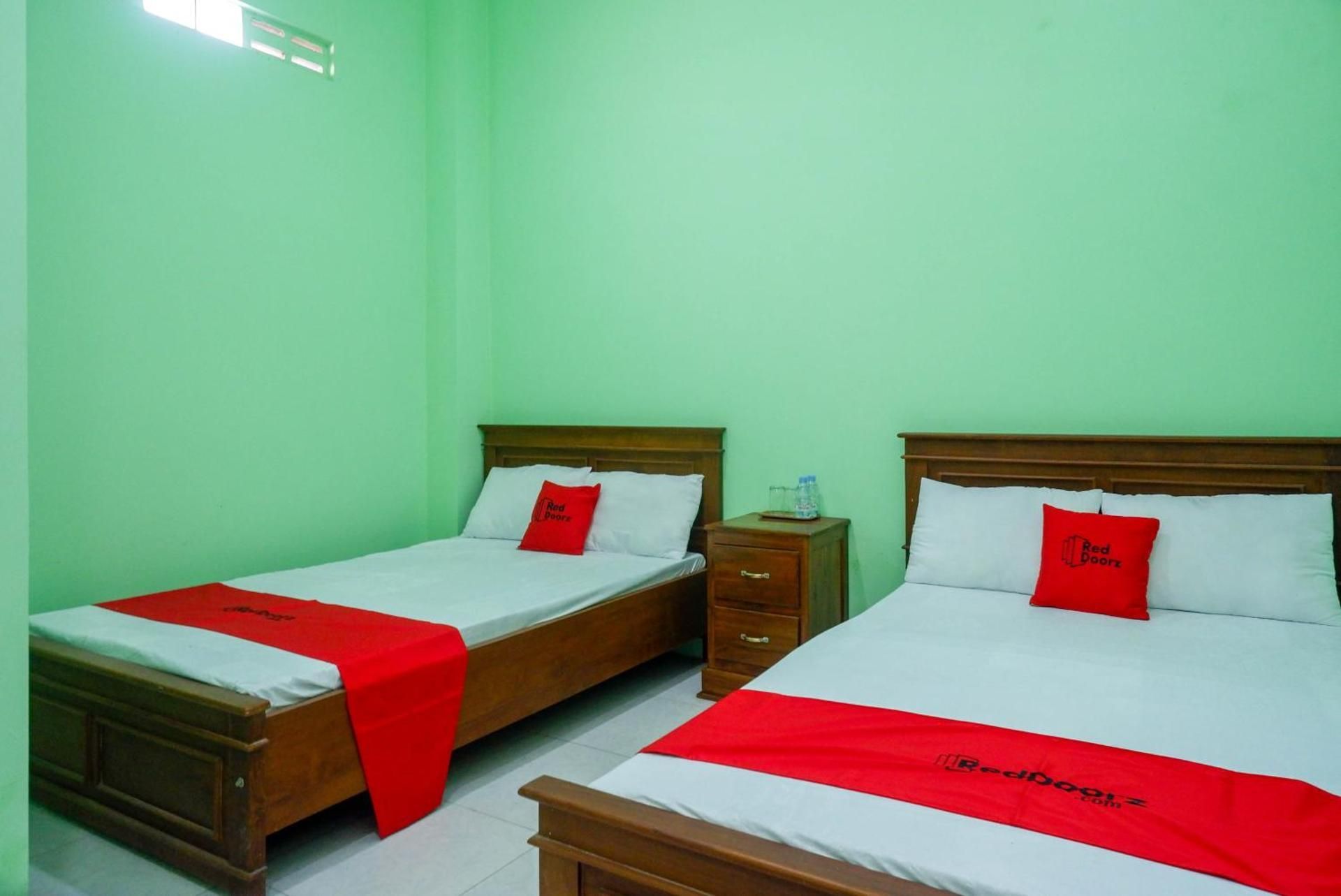 RedDoorz Room