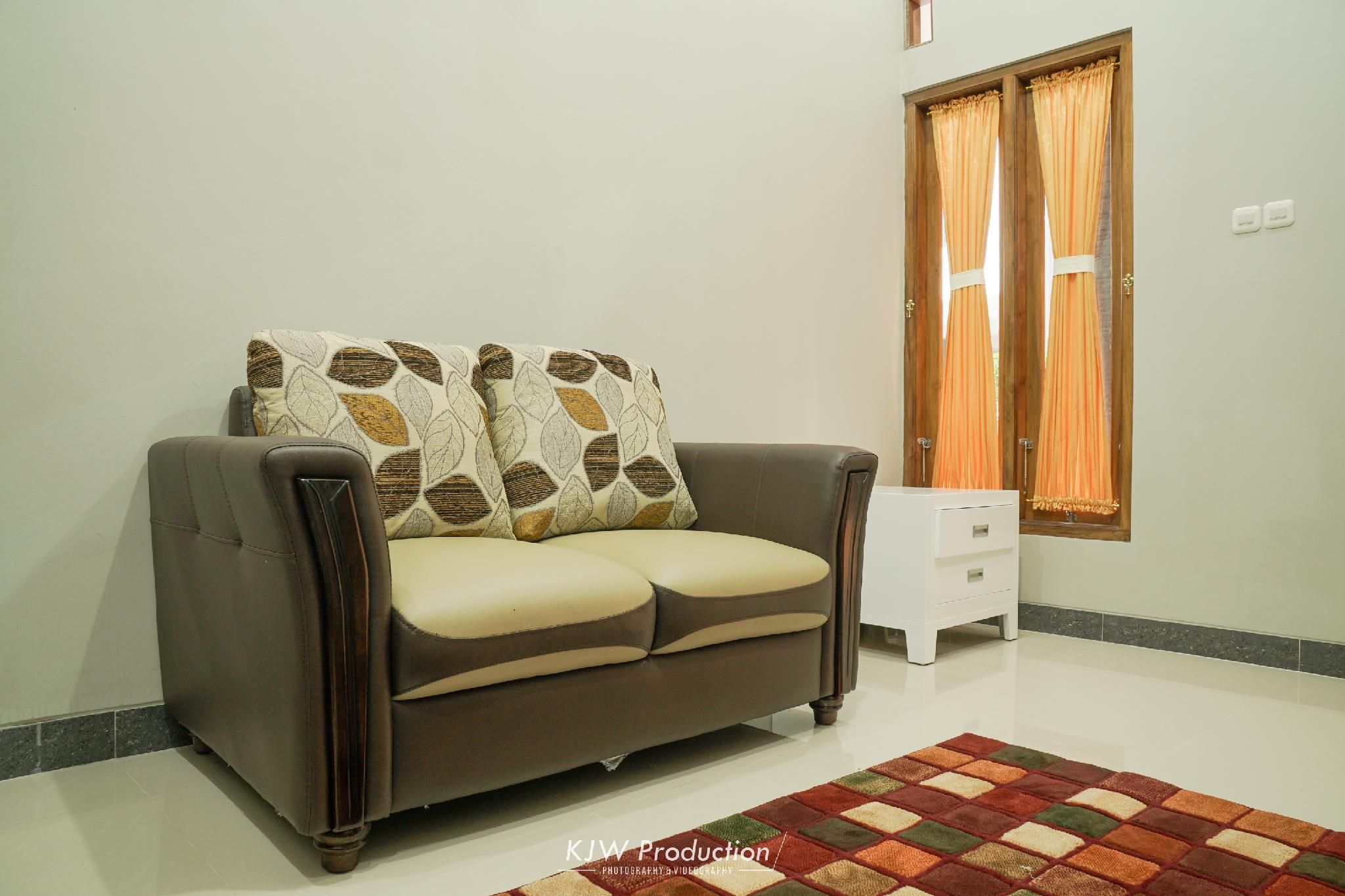 Family Room for 6 People with Shared Bathroom