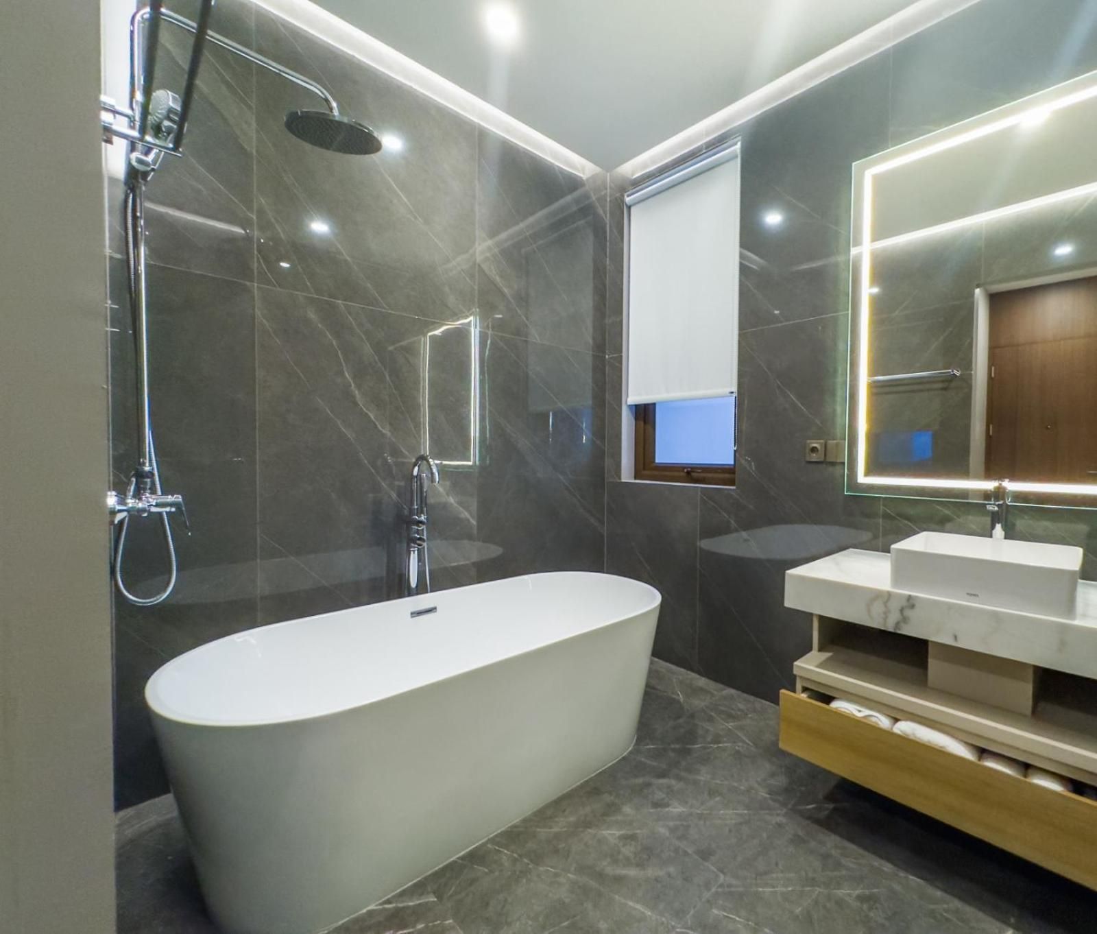 Queen Suite