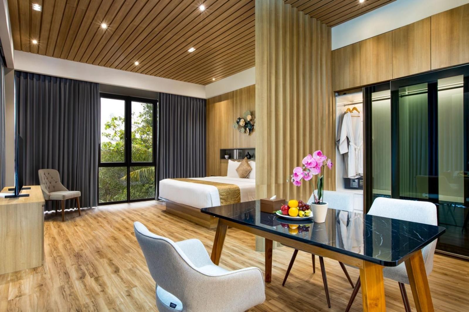 Queen Suite